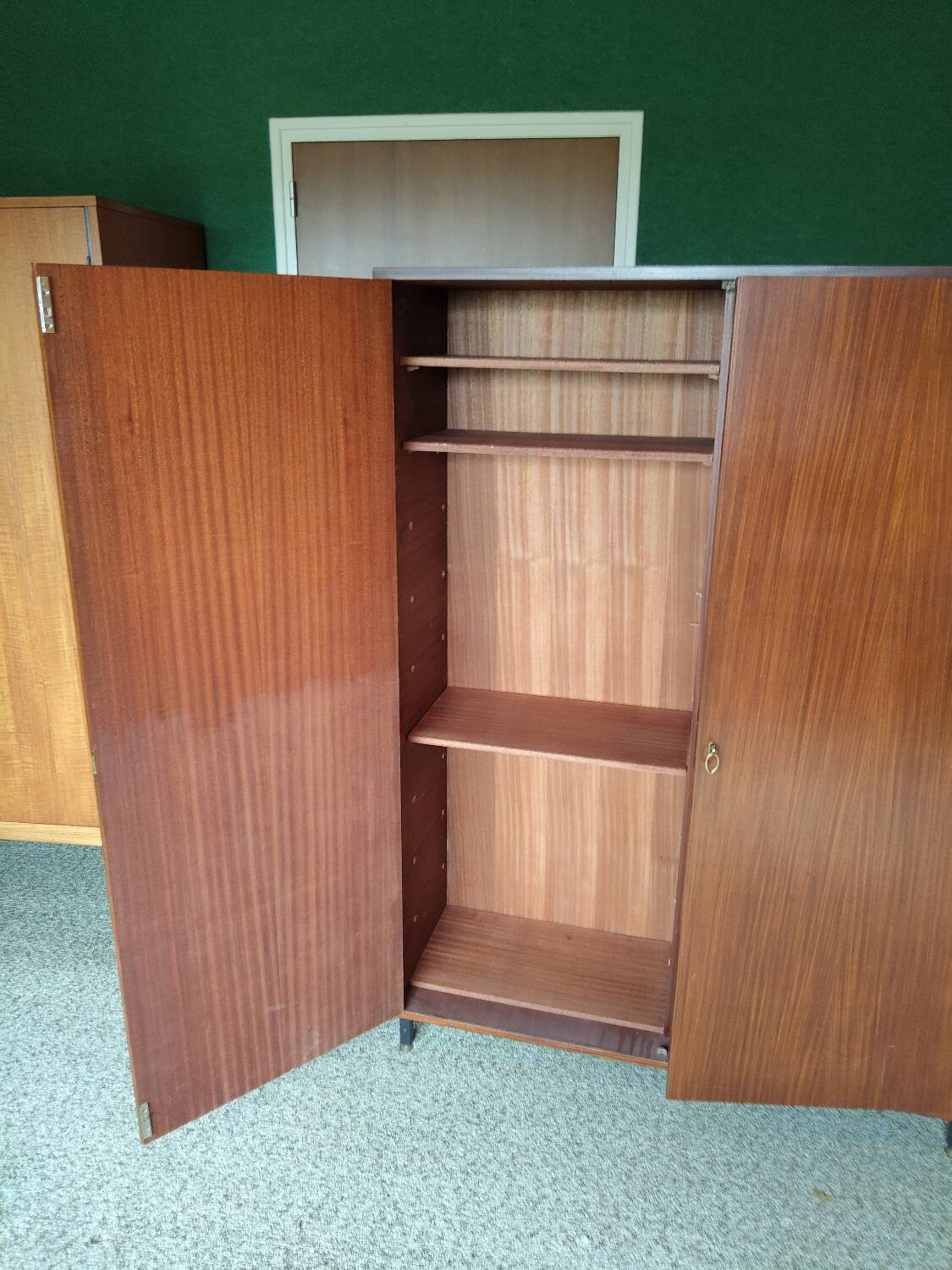 Armoire vintage scandinave en bois – penderie et étagères – années 60