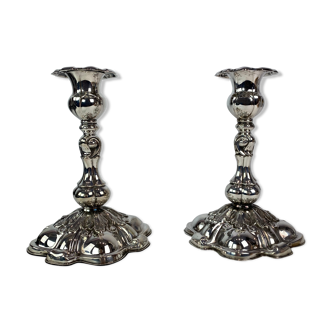 Ensemble de deux chandeliers rococo en argent poinçonné, années 1920