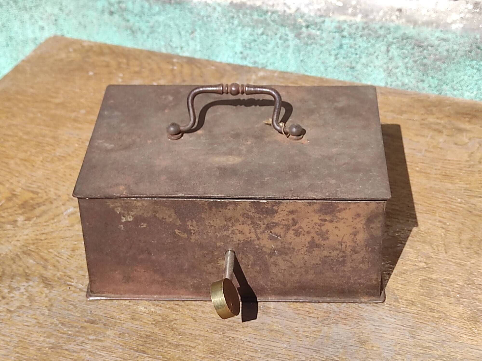 Old vintage store cash box for cash box silver metal cash