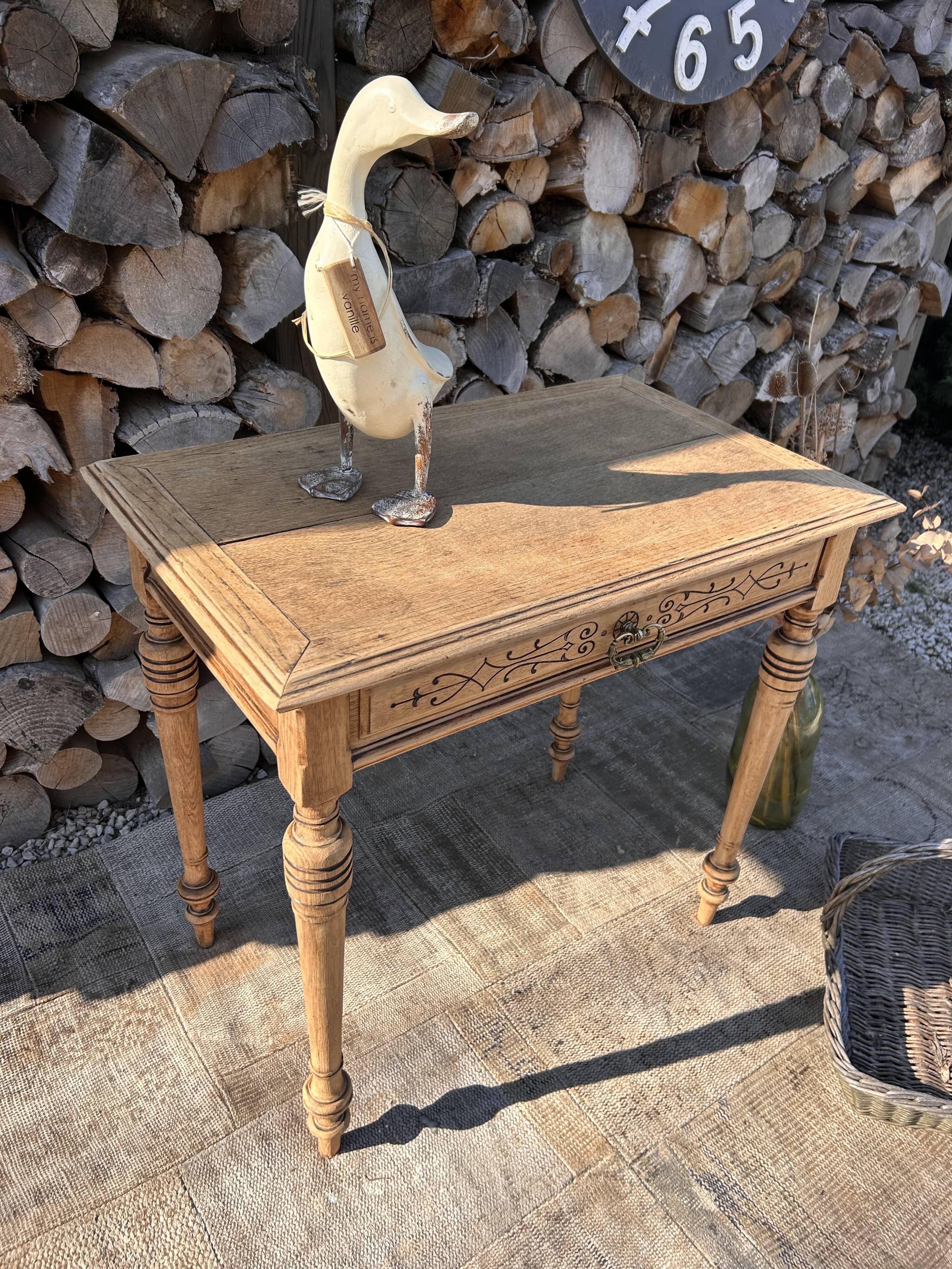 Console / Small table