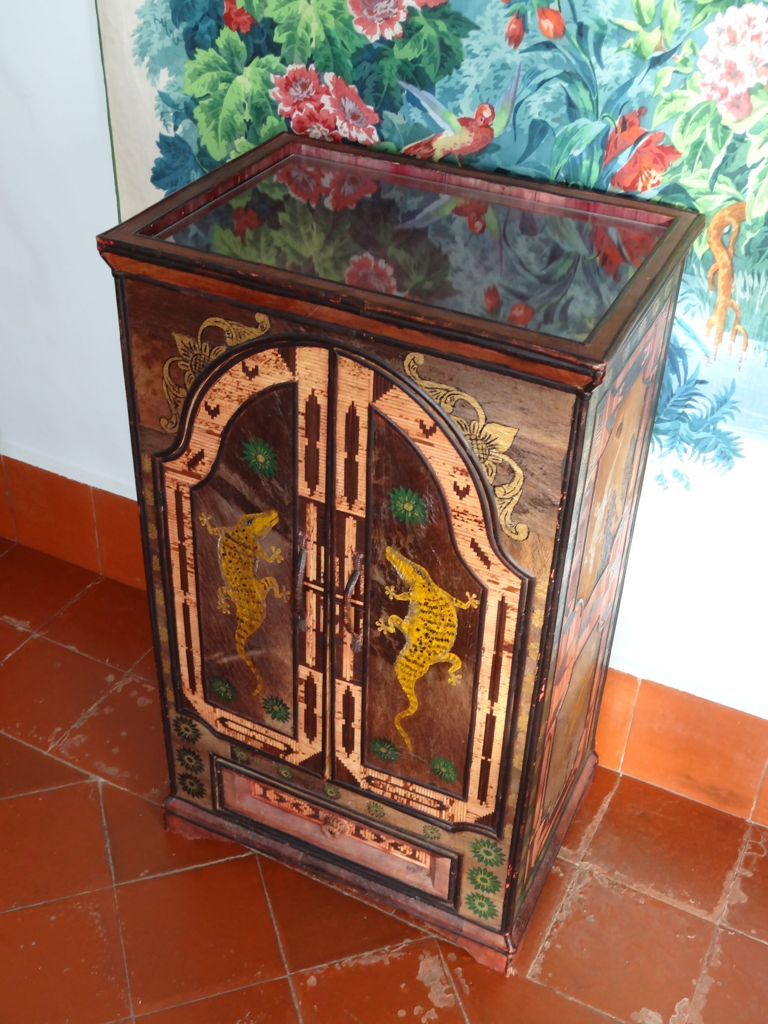 Bali furniture (sideboard) in polychromed banana leaves 54 x 91 x 38 cm