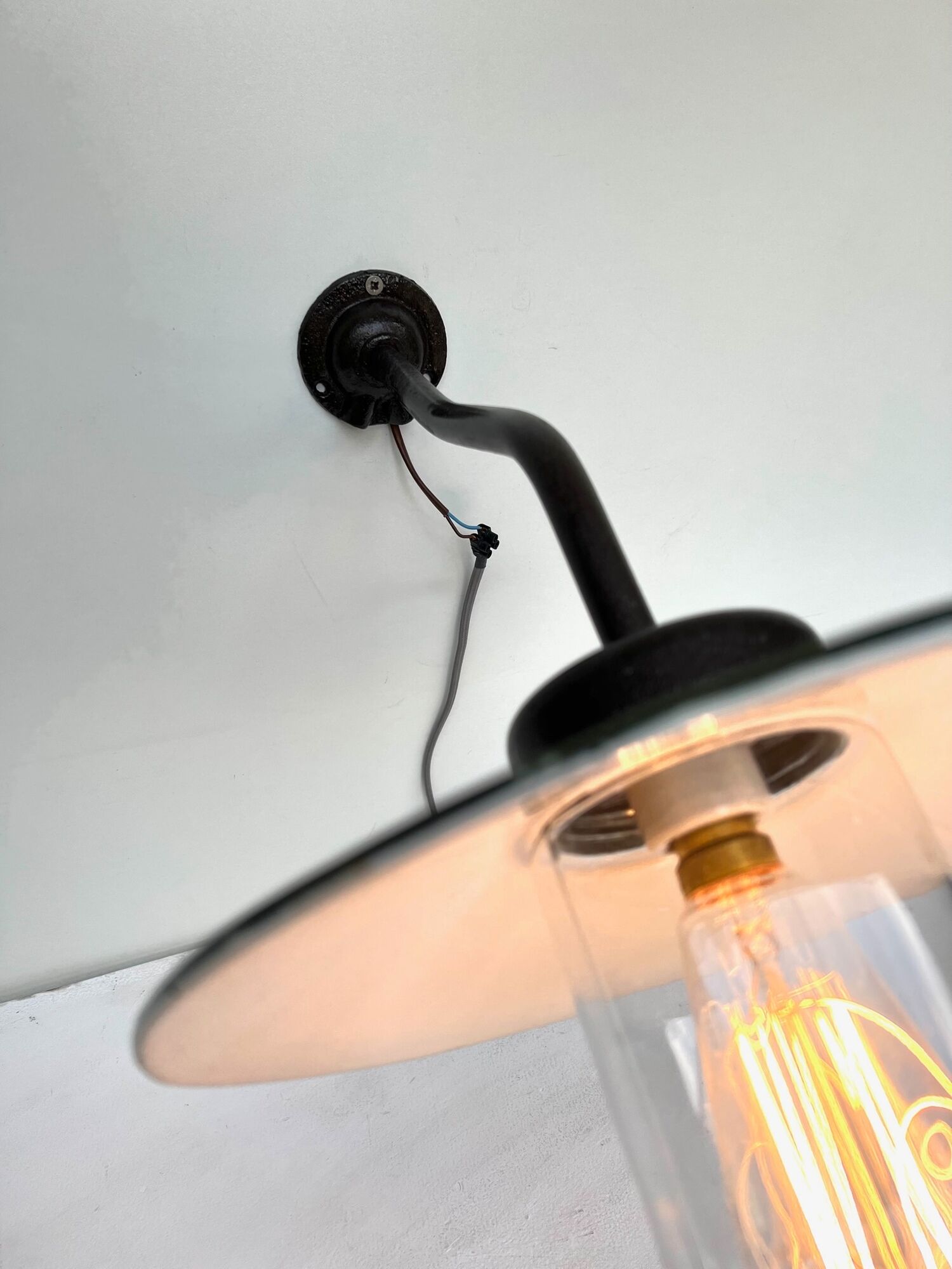 Wall lamp COL de Cygne in cast steel, fully restored 1920 1930