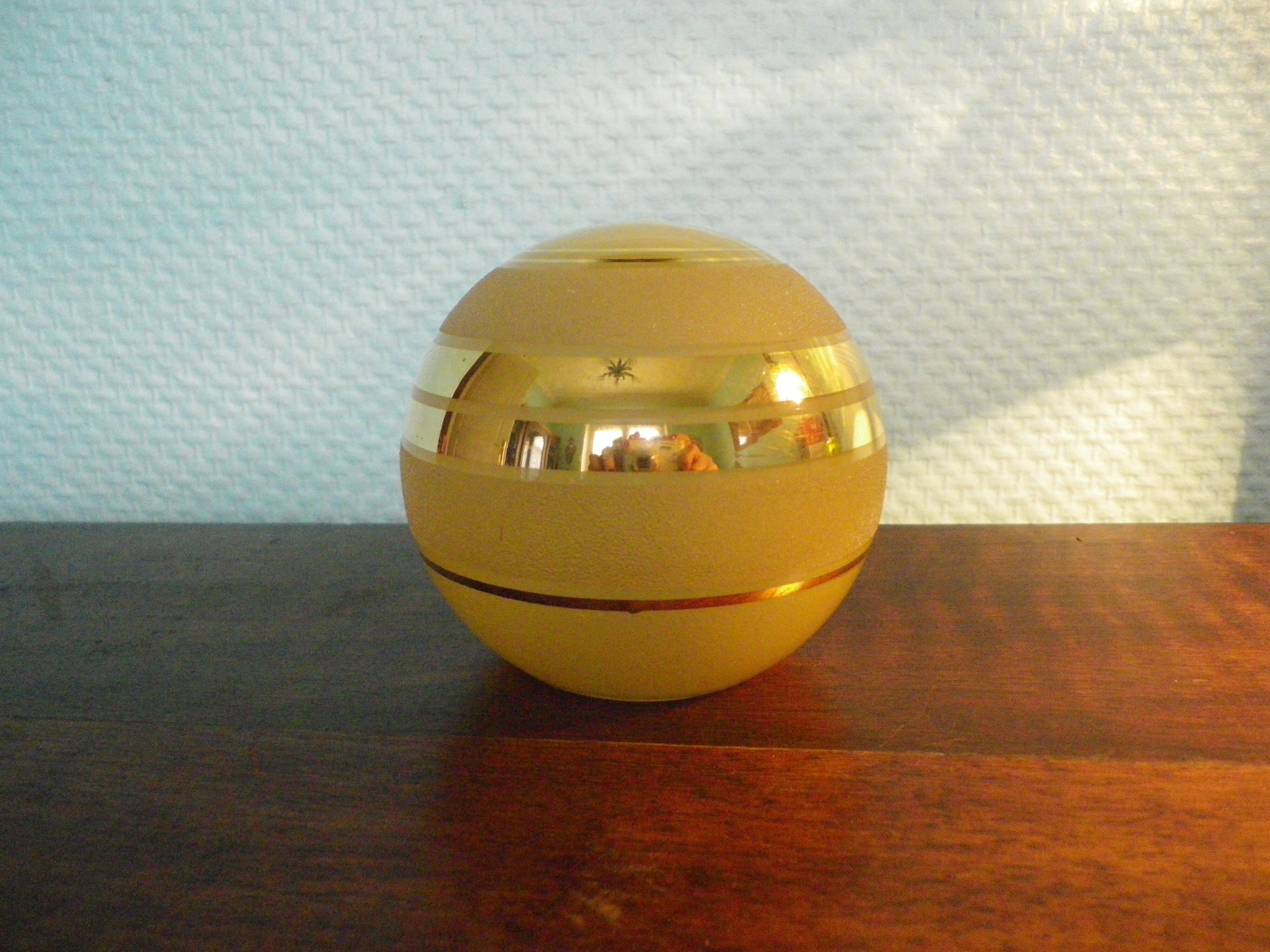 Art deco table lamp, marble, opaque glass and granite, animal in bronze patinated regulator