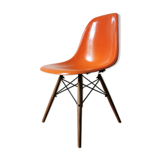 DSW chair by Charles and Ray Eames for Herman Miller 1960
