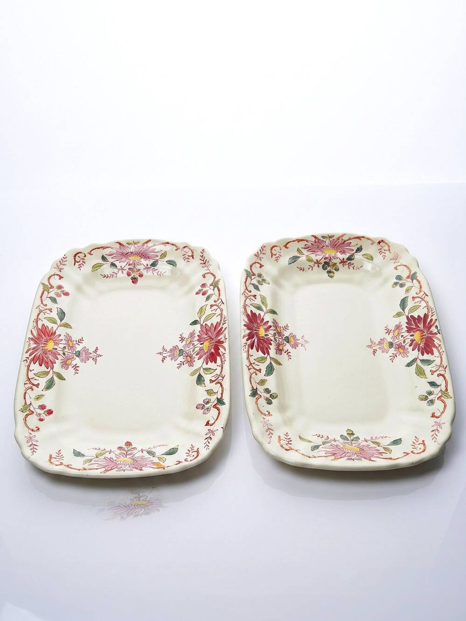 2 antique Longchamp dishes with daisies in polychrome ironstone.