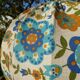 Suspension vintage tissu à fleurs bleues et oranges