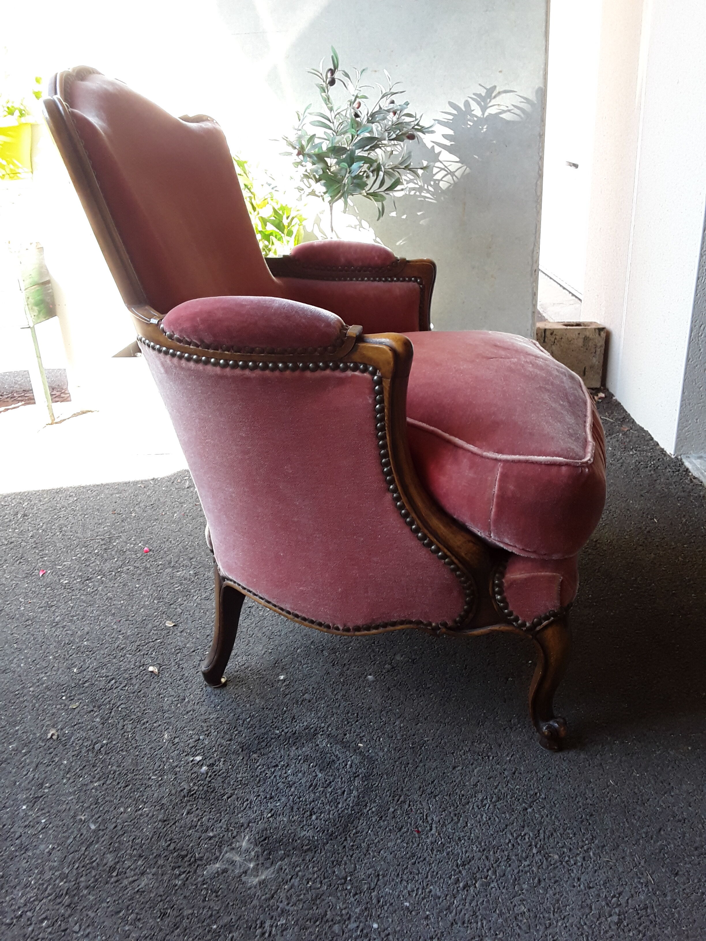 Louis XV-style shepherdess chair