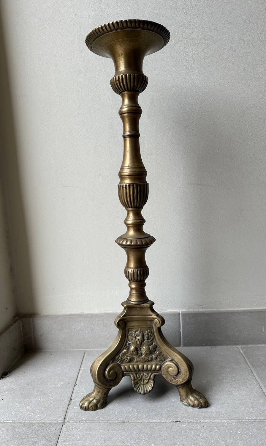 Gilded bronze candlestick with cherub trio decoration