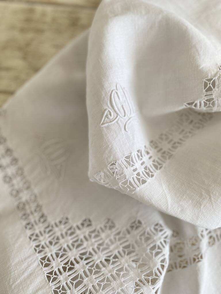 Antique tablecloth, English embroidery and "CD" monogram - 120x75 cm - Linen