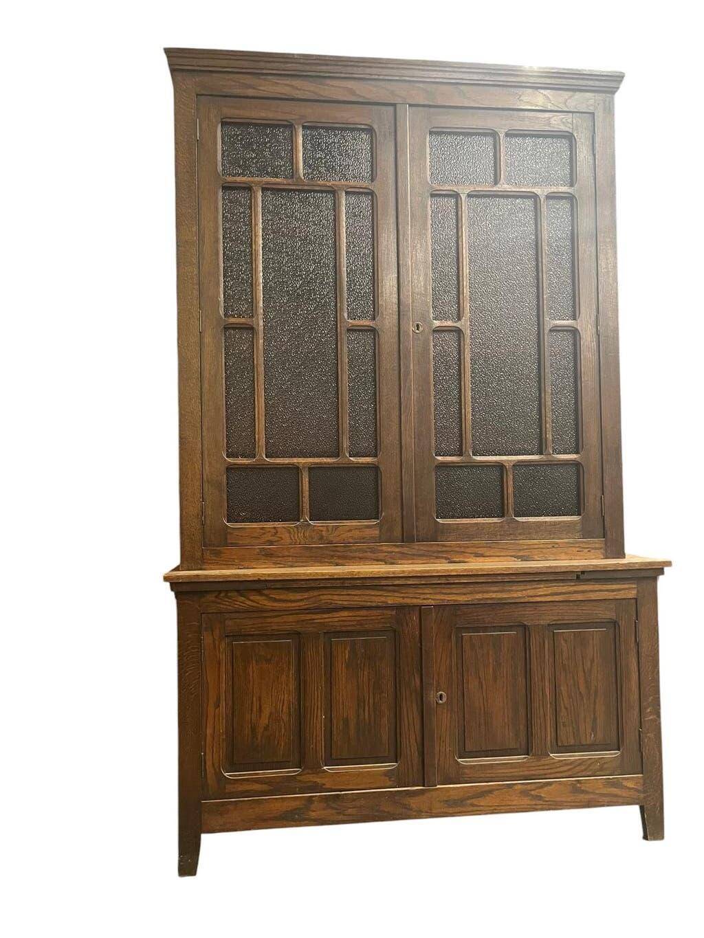 XL vintage display cabinet in wood, very tall, with embossed glass.
