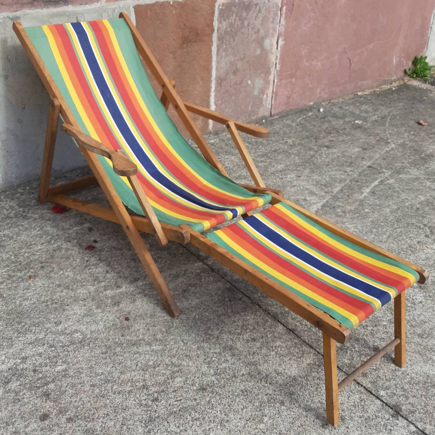 Vintage deckchair, lounge chair or chaise longue