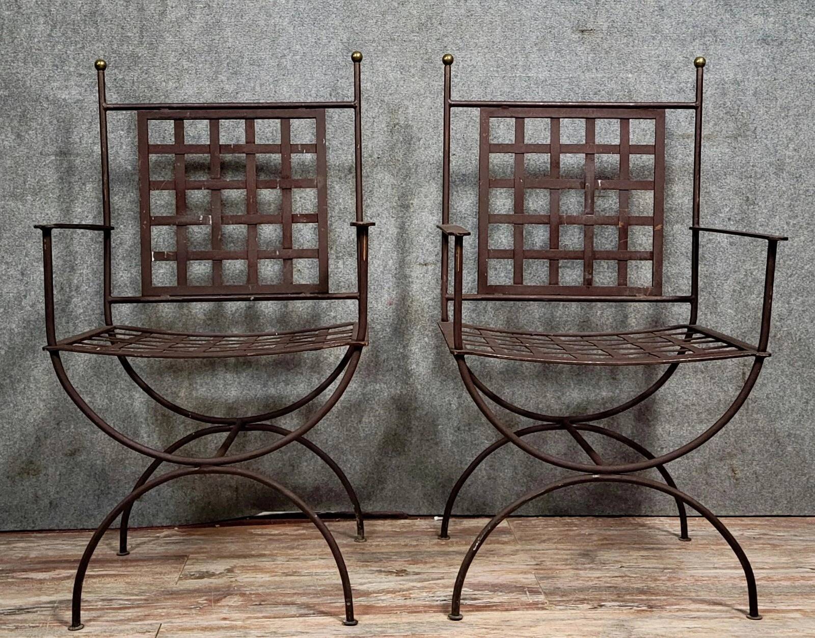 Paire de fauteuils curules en fer tréssé et laiton doré (B)