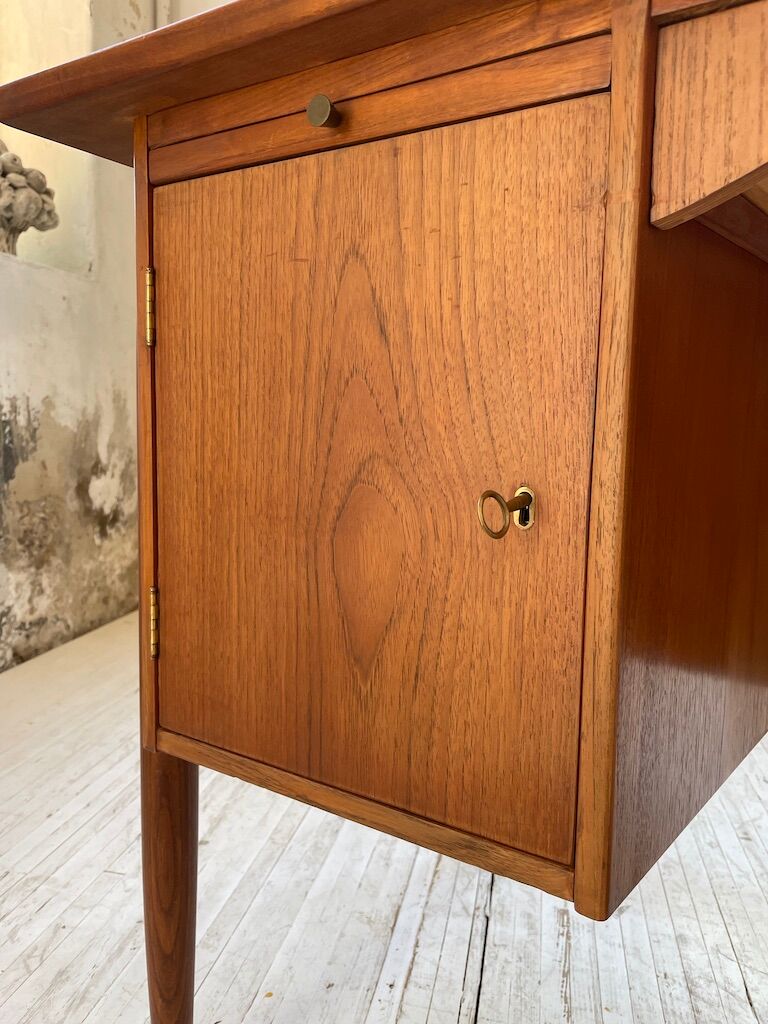 Scandinavian "boomerang" two-sided teak desk Midtjydsk Mobelfabrilk