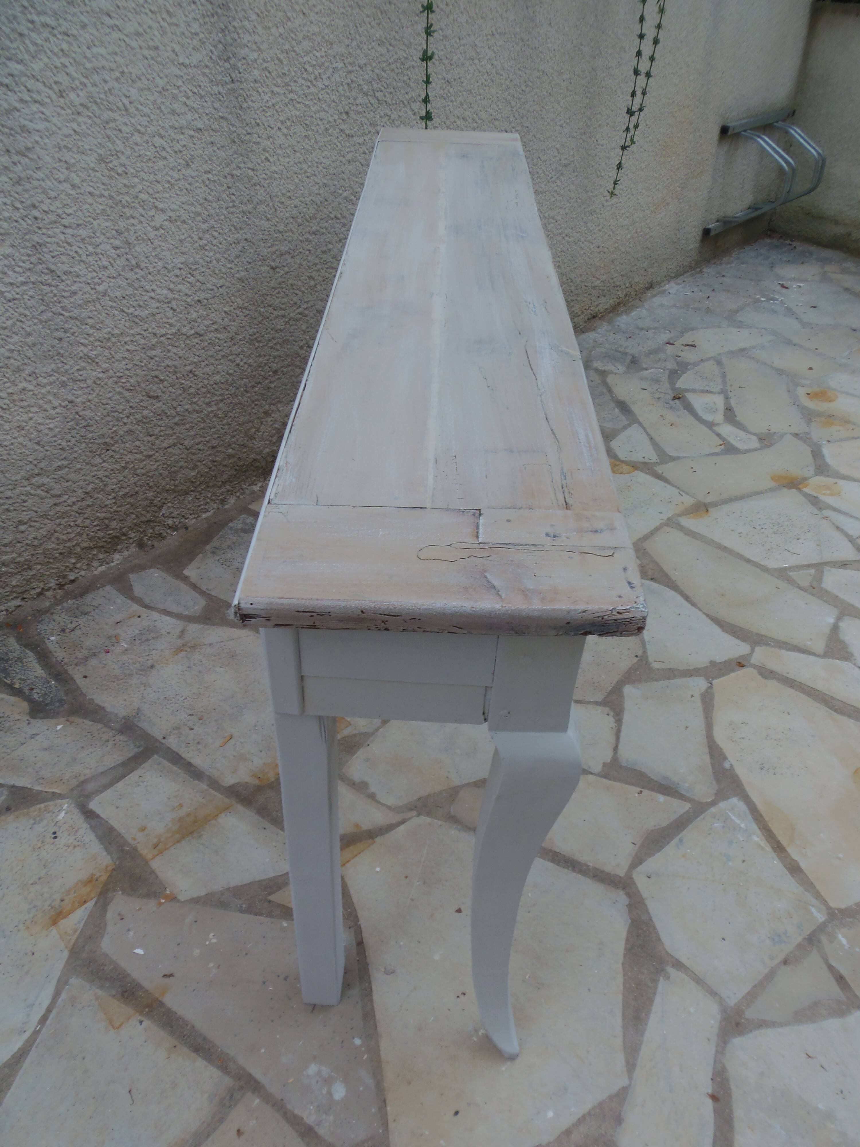 Console with a weathered grey cotton base, top in bleached walnut.