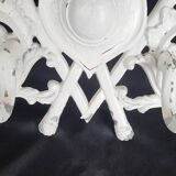 Porte-manteau mural vintage à 4 crochets en aluminium moulé, orné d'héraldique.