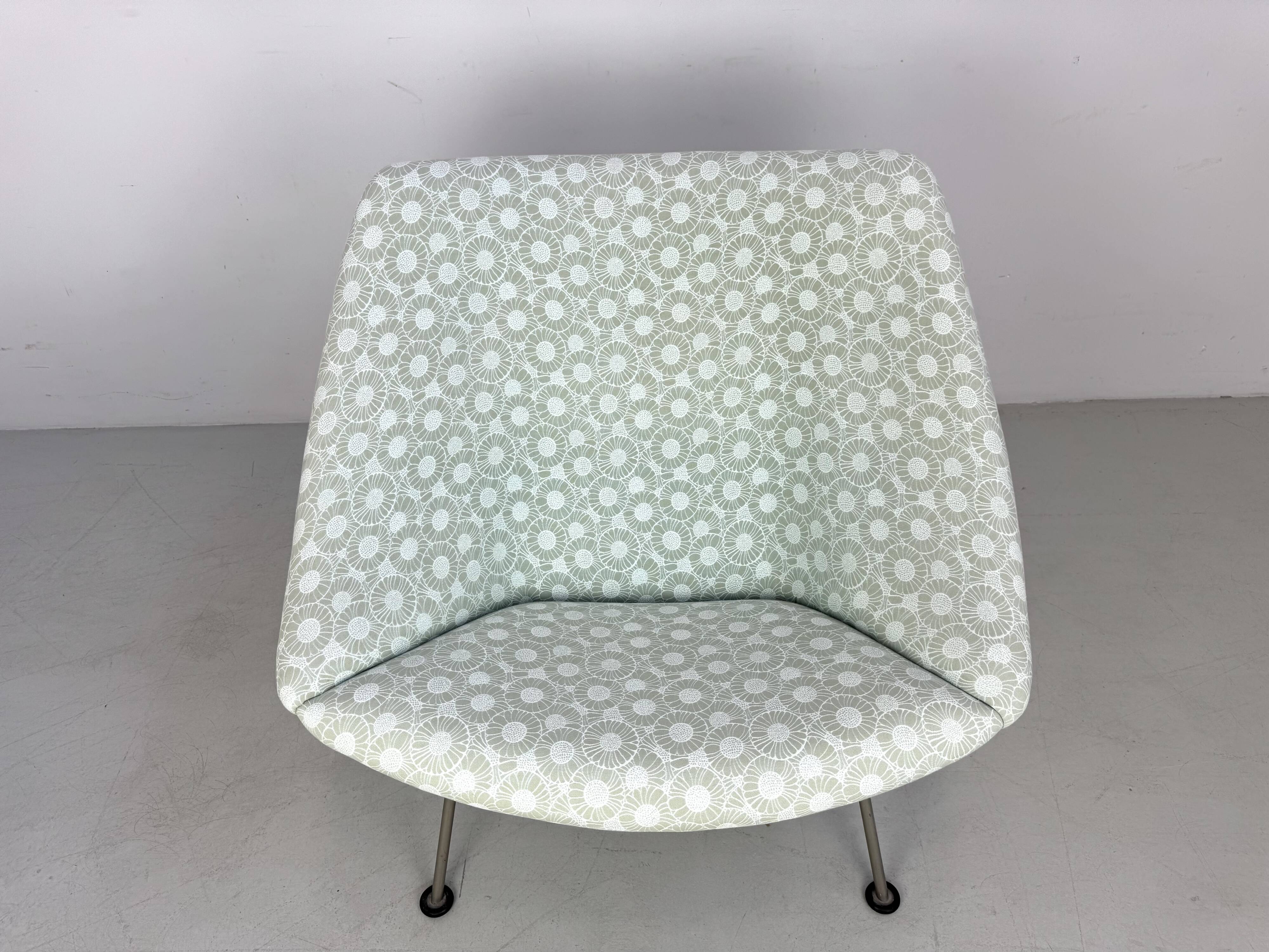 Artifort Chair "oyster by Pierre Paulin