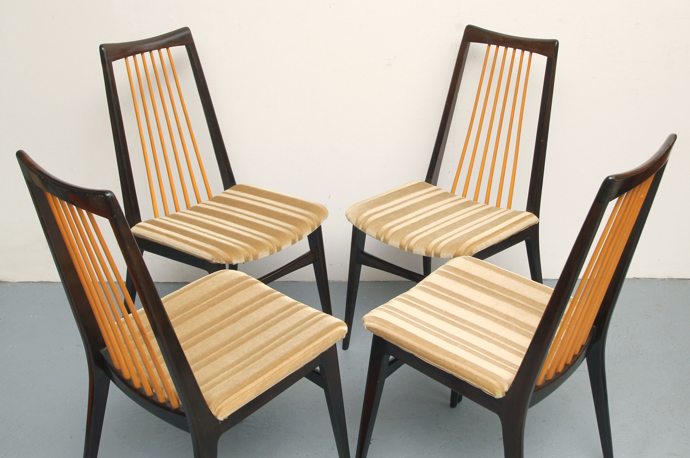 1950s set of 4 chairs, bicolor design