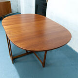 McIntosh round folding table