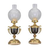 Paire de lampes en bronze doré patiné et verre renflé