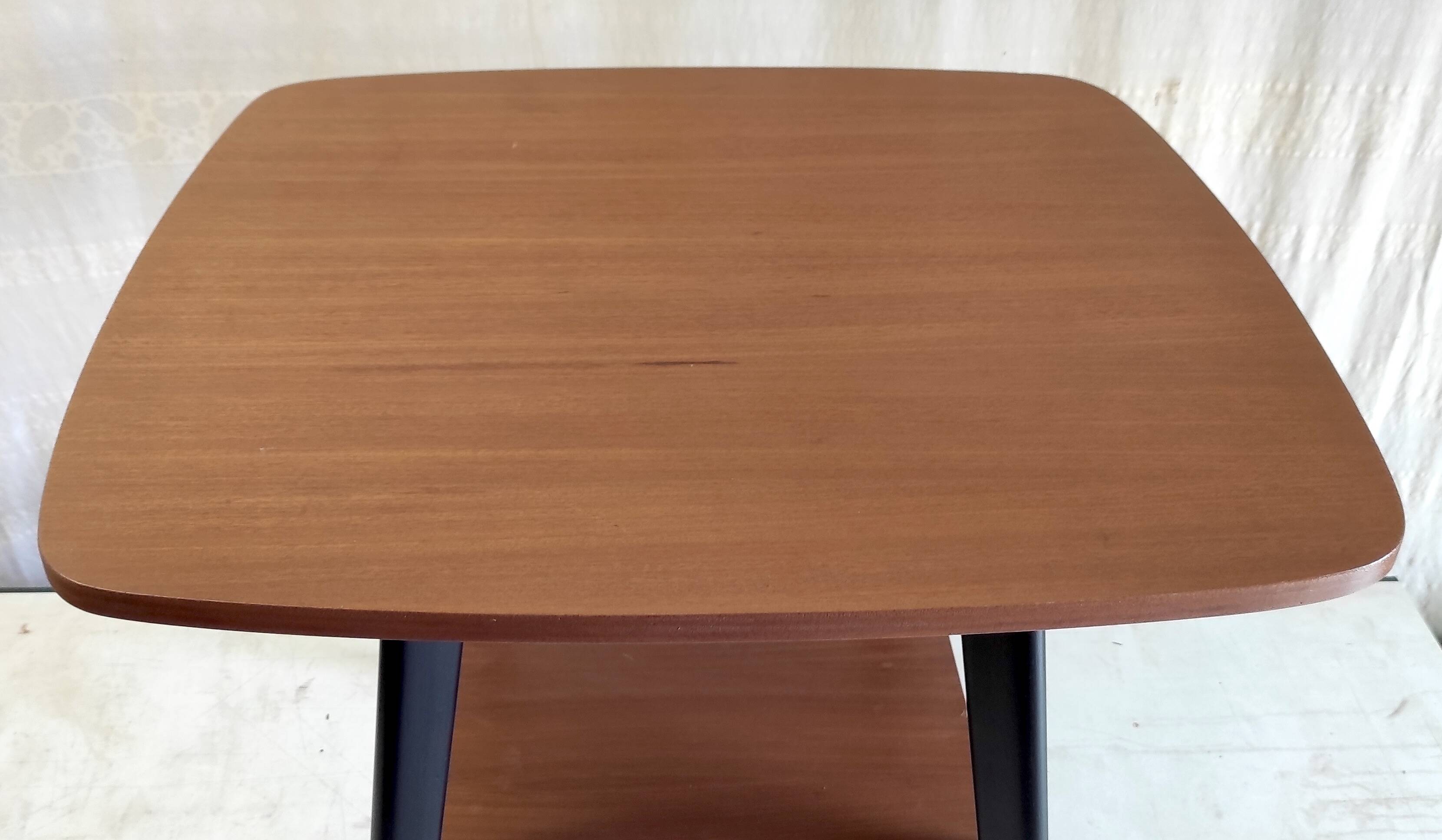 Modernist side table in wood, mid-20th century.