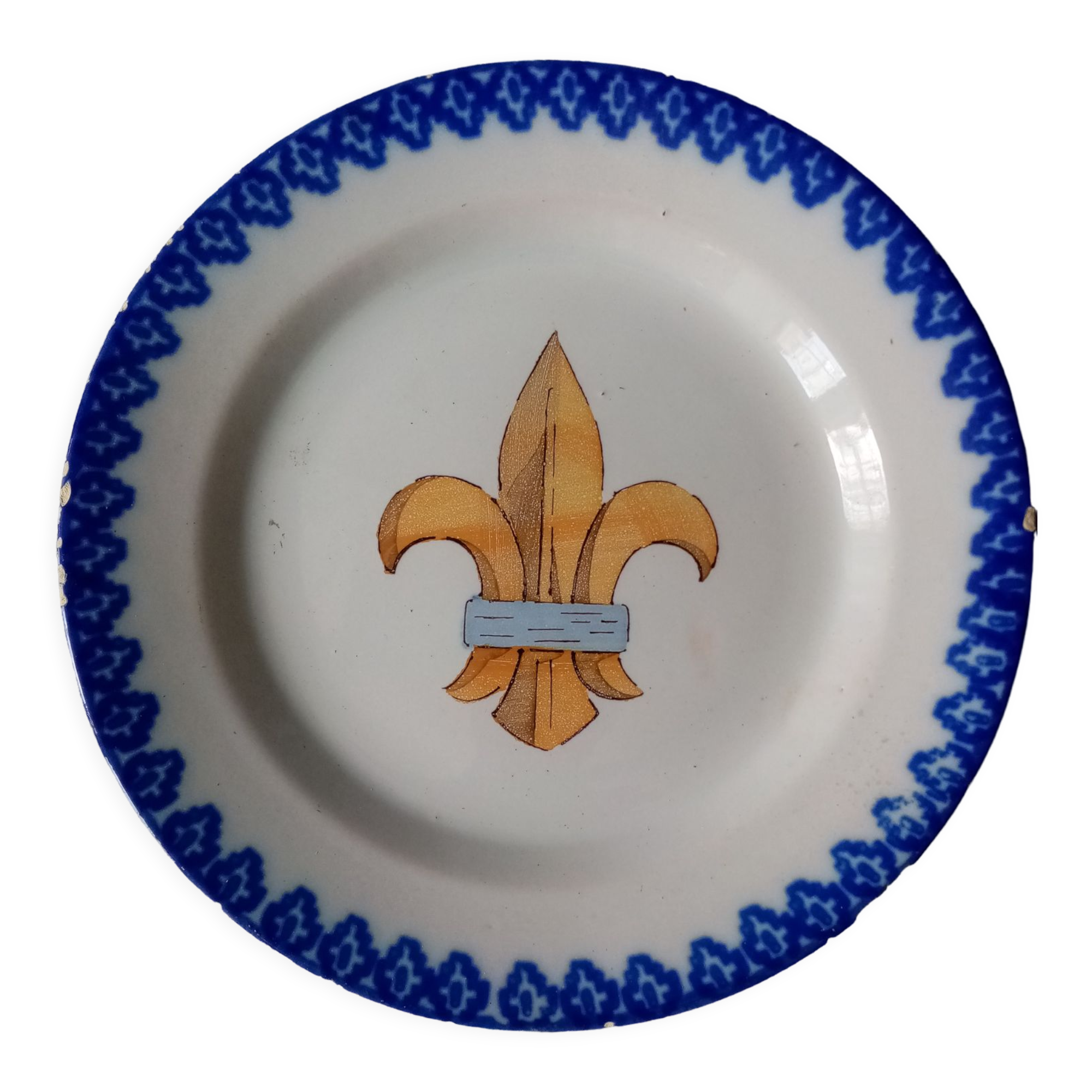 18th century earthenware decorative plate signed Saint Clement with royal coat of arms decoration