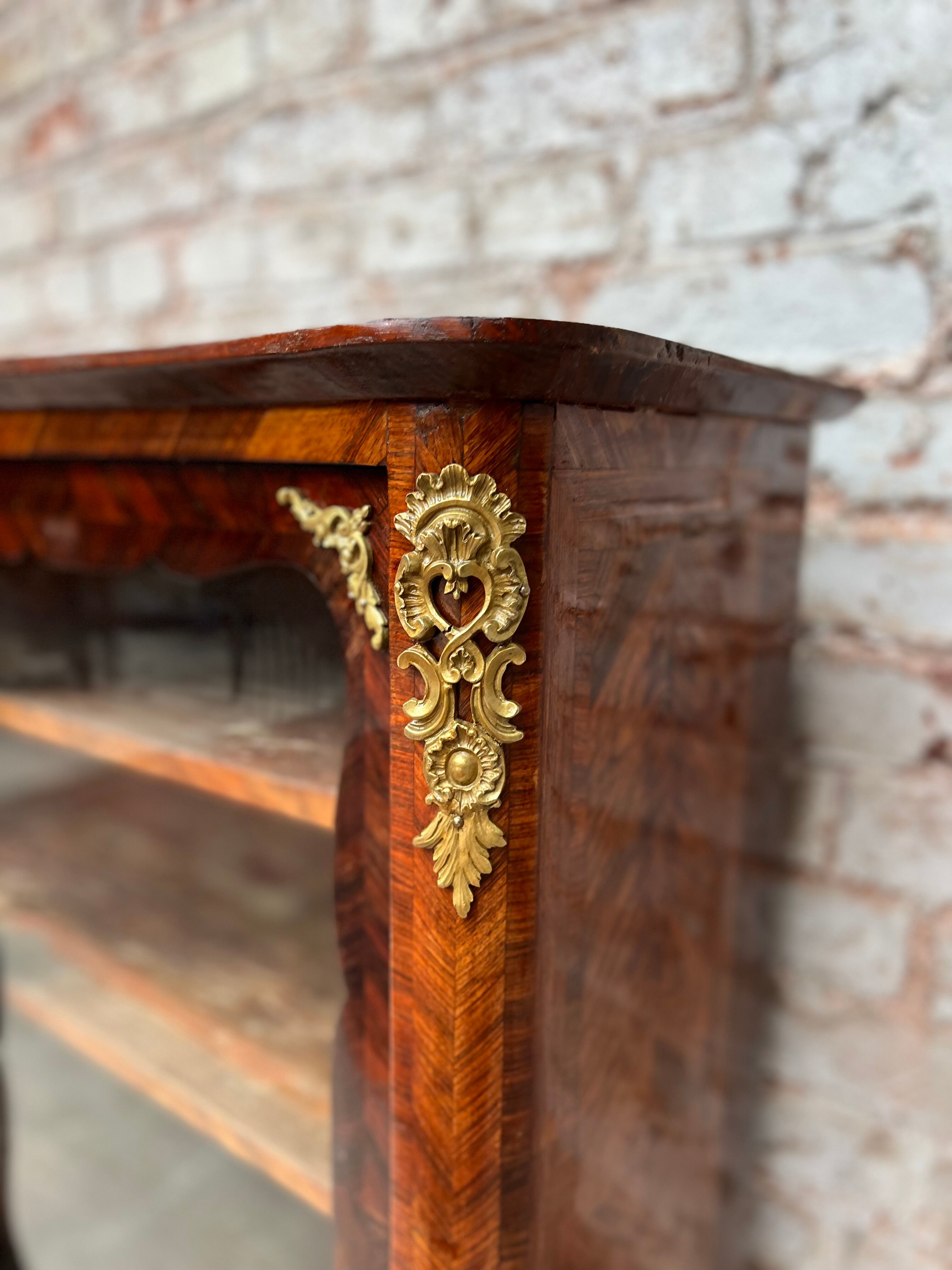 Low showcase in rosewood veneer of the regency xviii th century