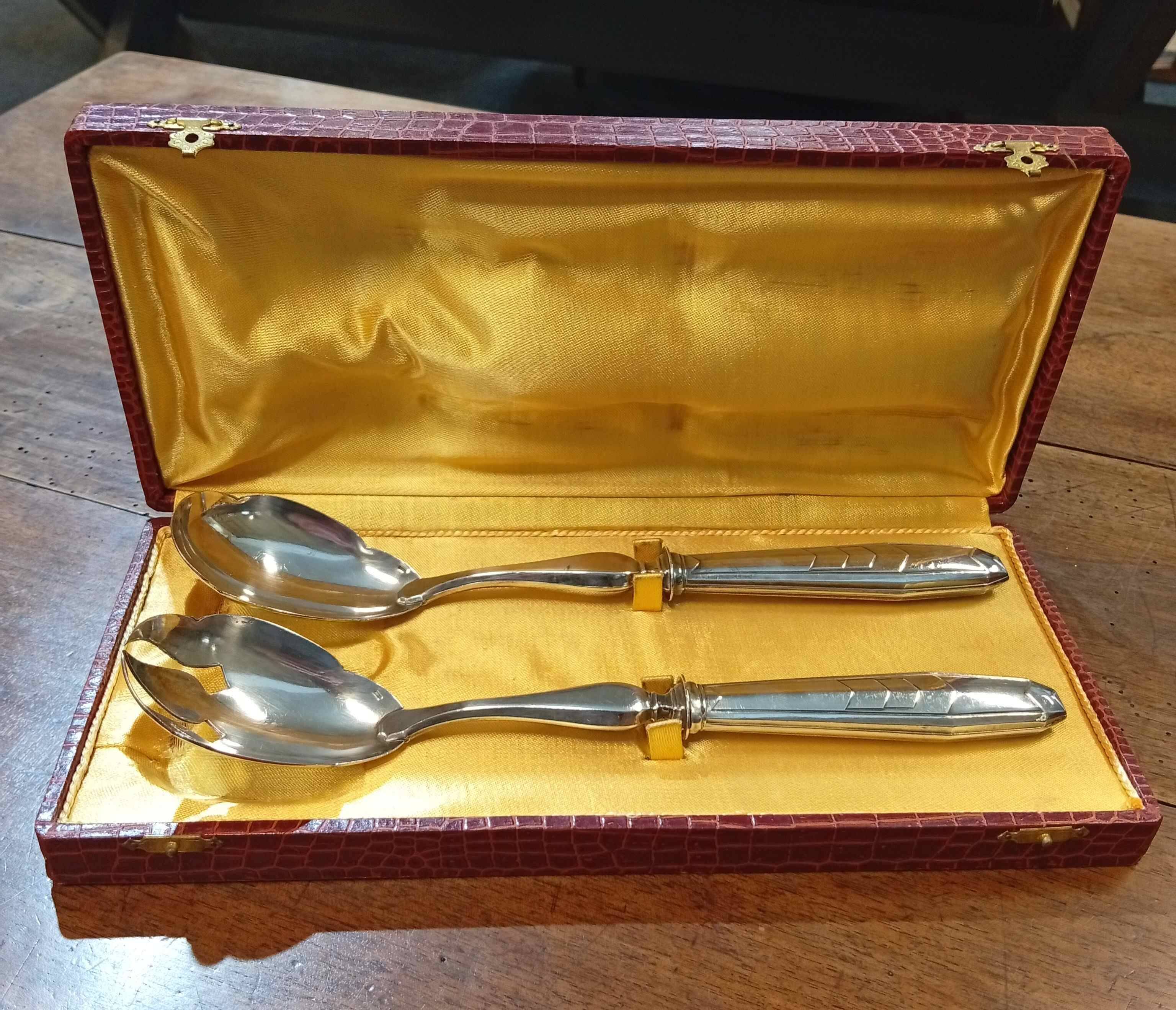 Silver-plated salad cutlery in their case.
