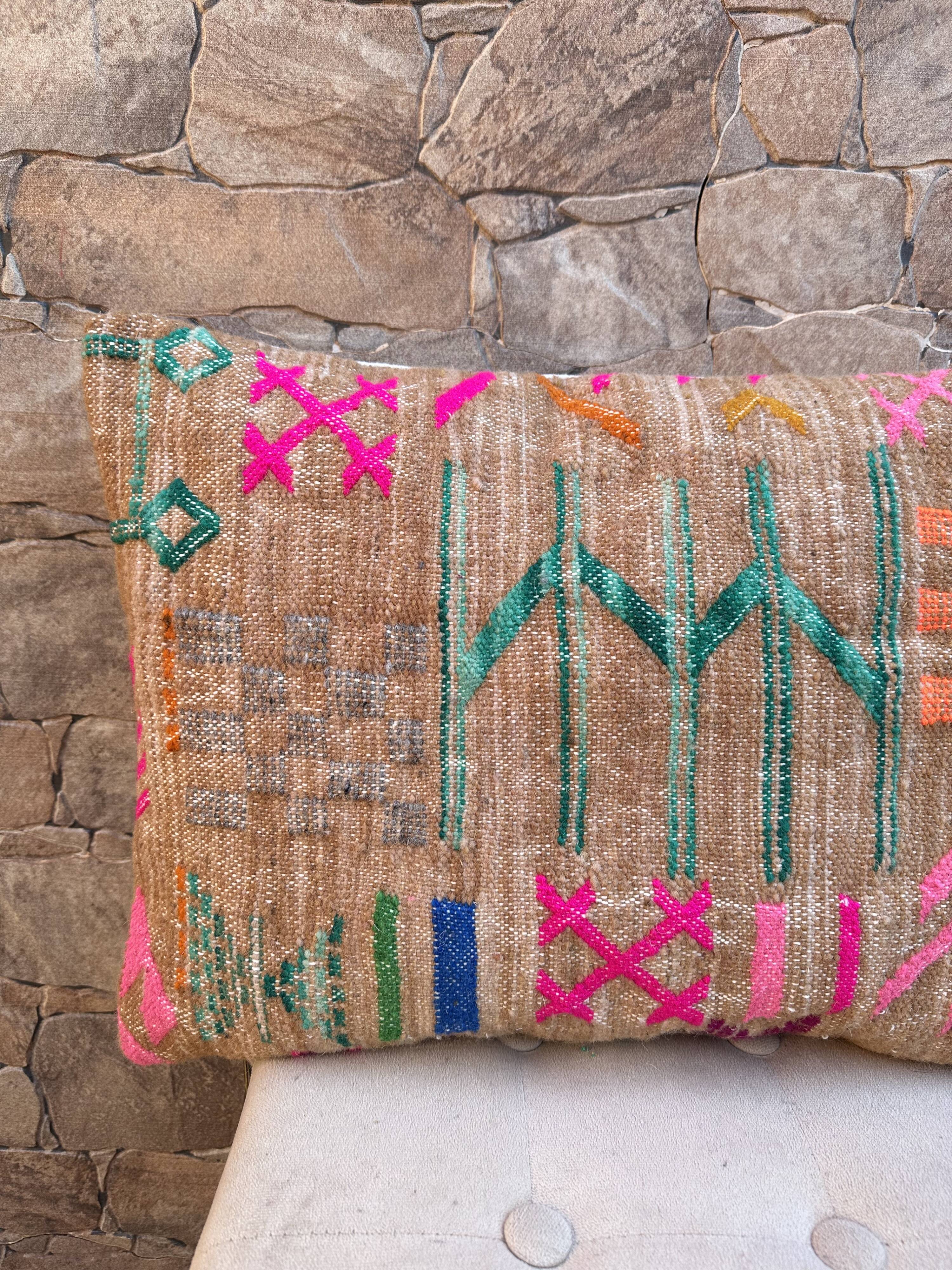 Handmade cushion cover in Berber wool: Moroccan Kilim cushion
