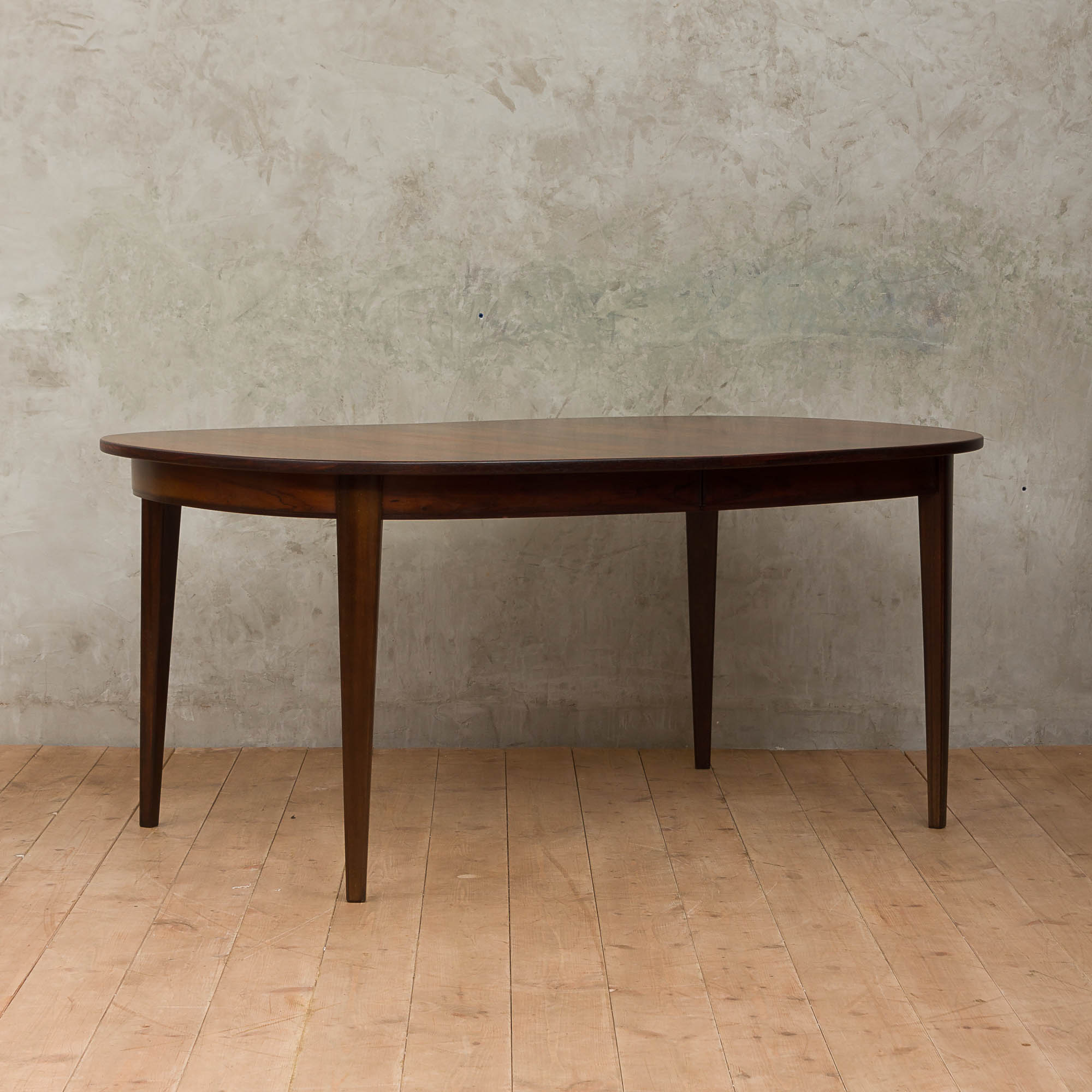 Omann Jun oval rosewood extension table