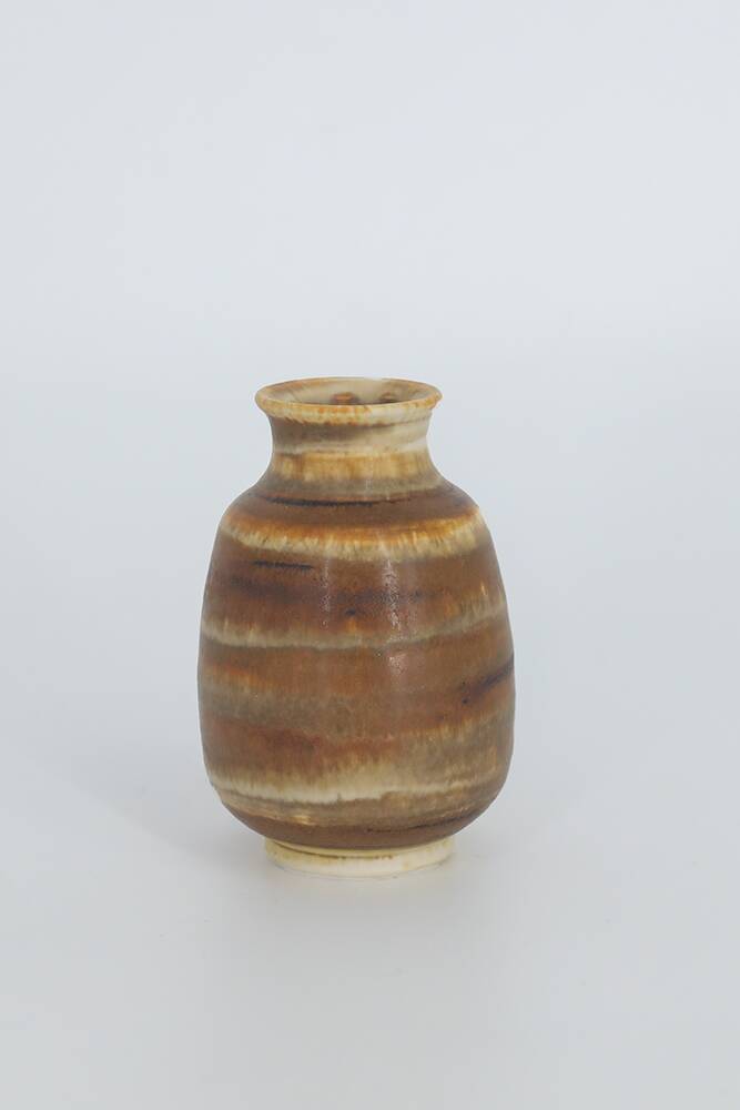Small Mid-Century Scandinavian Modern Collectible Honey Stoneware Vase by Gunnar Borg, Set of 4