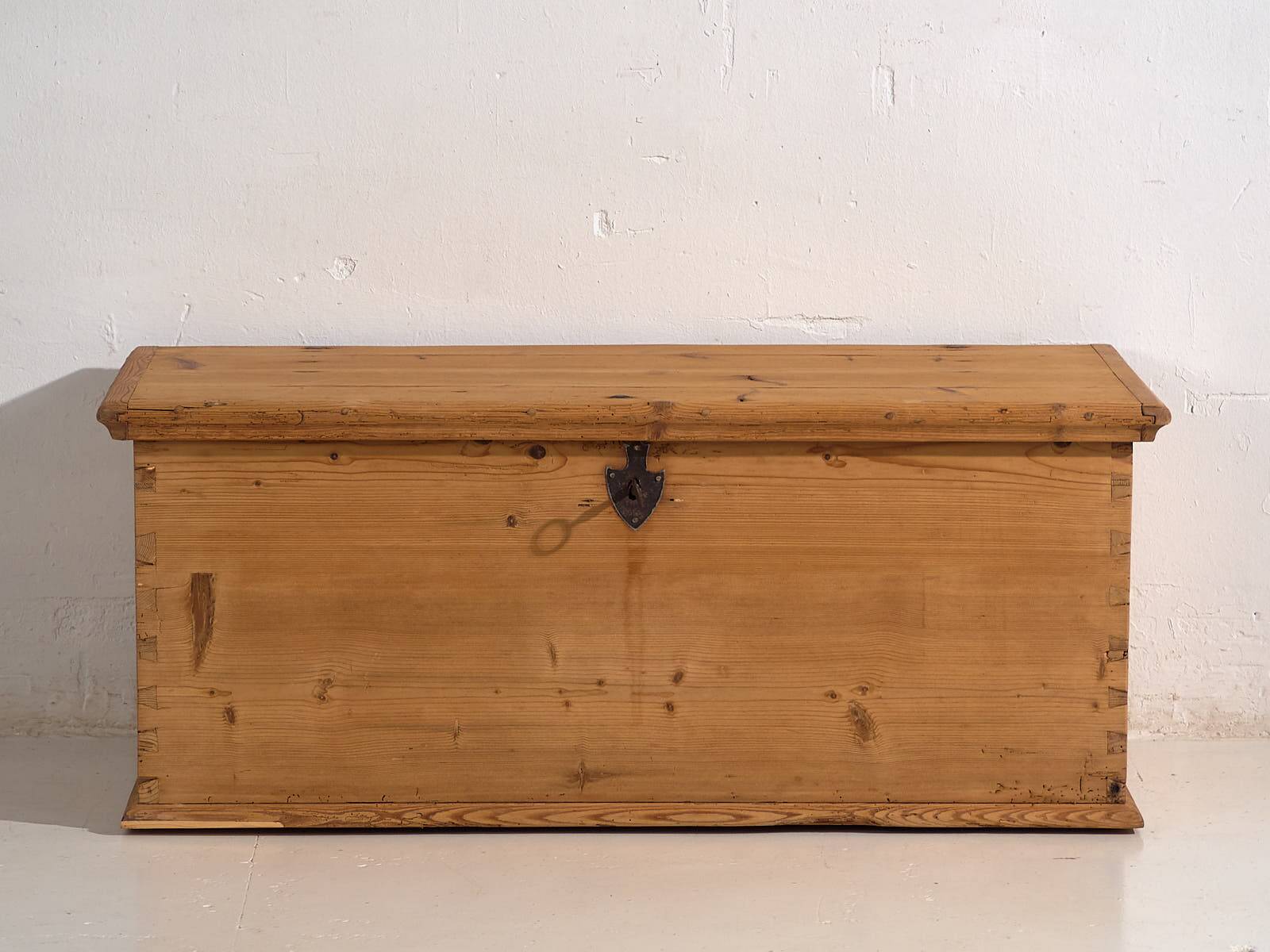 Antique storage trunk (c.1920)