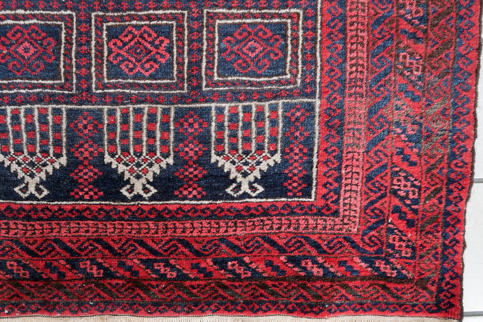 Tapis de Prière Vintage Baluch Fait Main en Laine – 94 x 152 cm