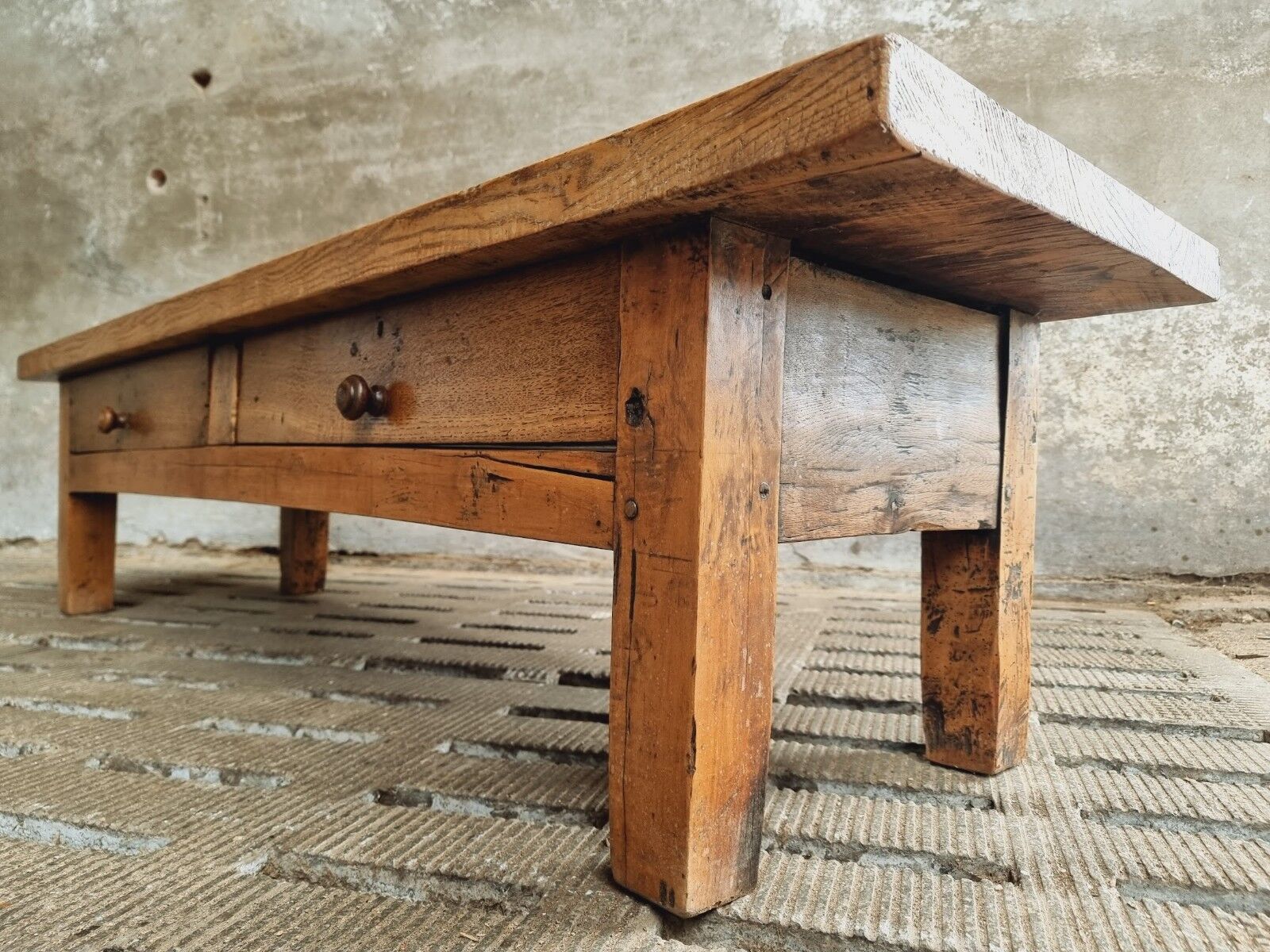 Table basse espagnole 19ème siècle