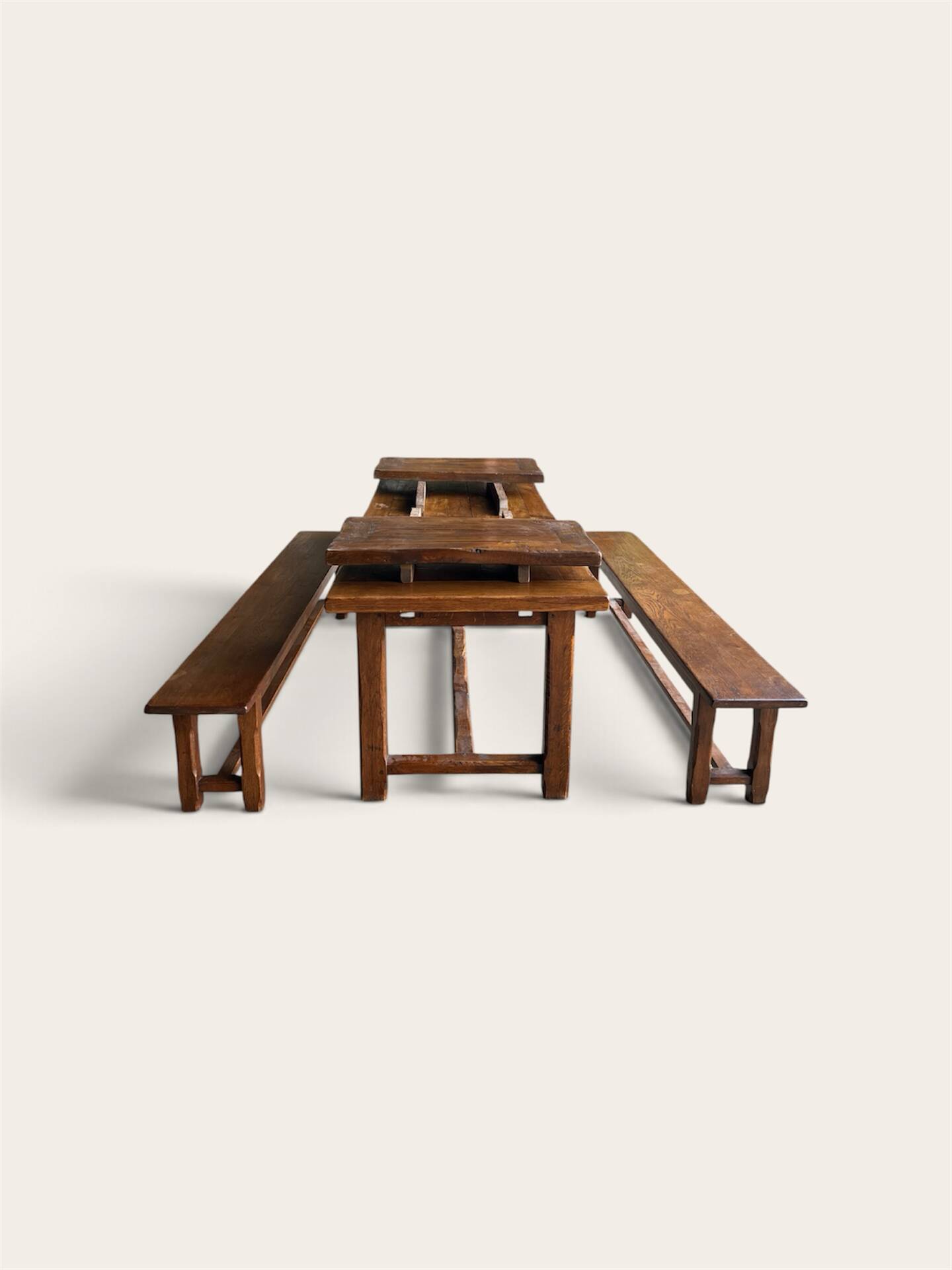 Grande table de ferme - 2 bancs - 2 rallonges 