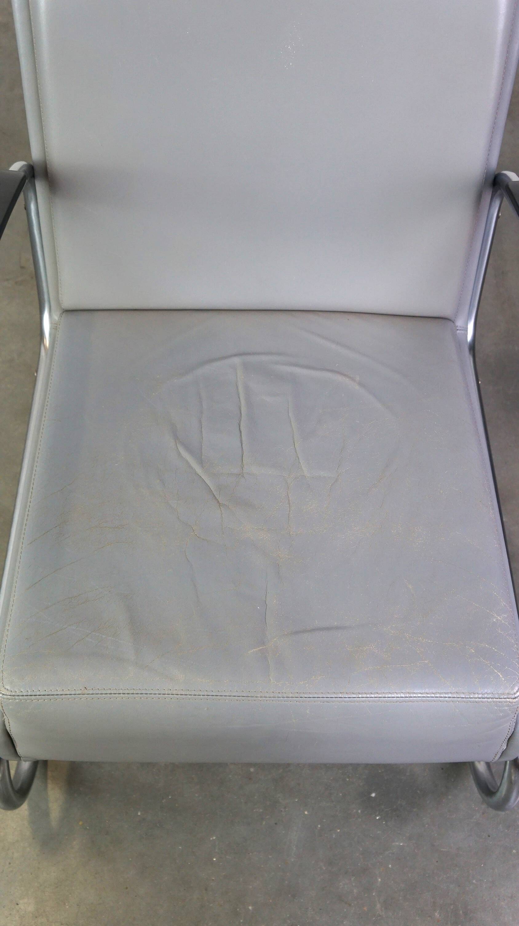 Vintage grey cow leather bauhaus design armchair by Ahrend de Cirkel