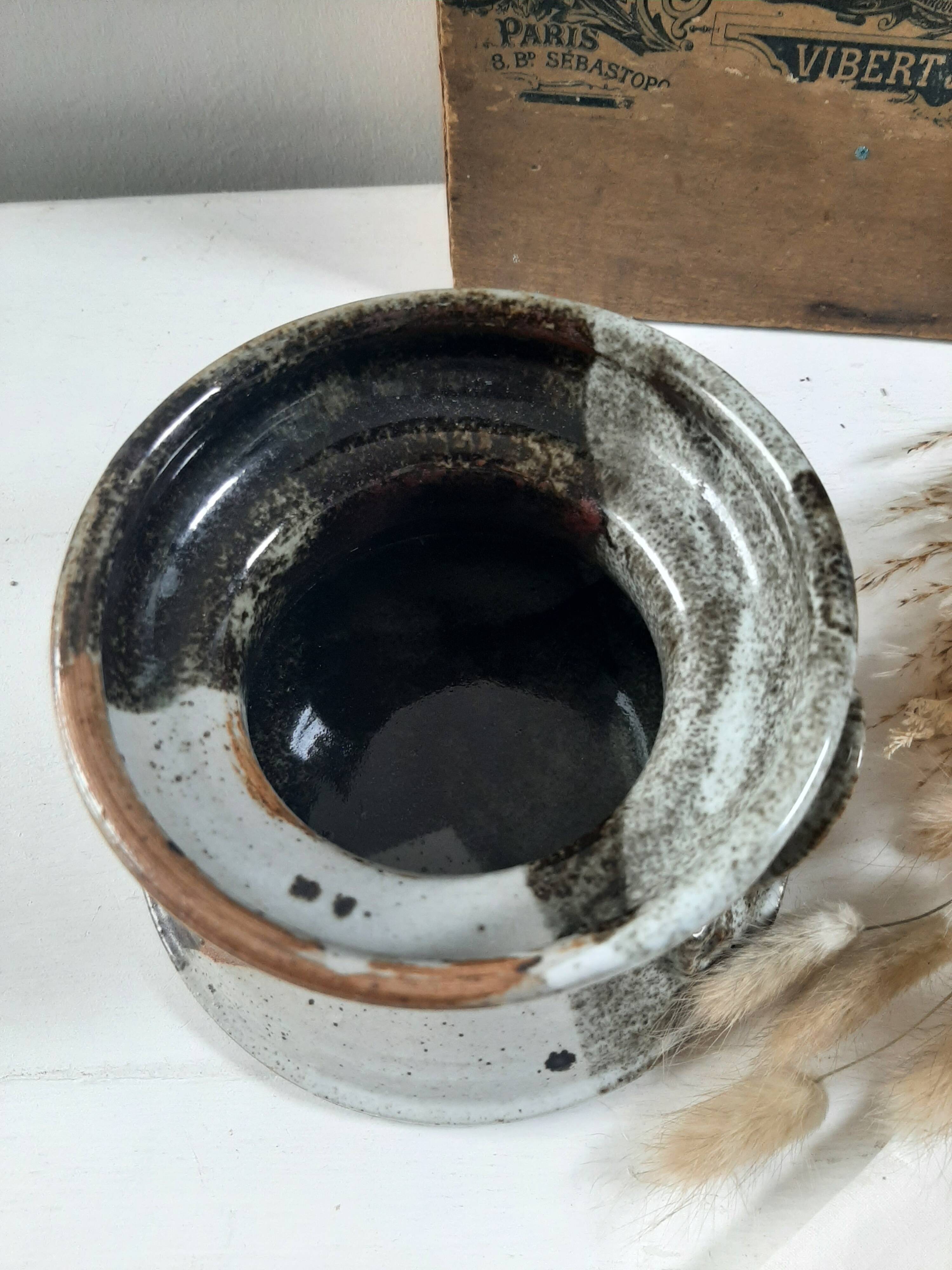 Glazed stoneware catchall