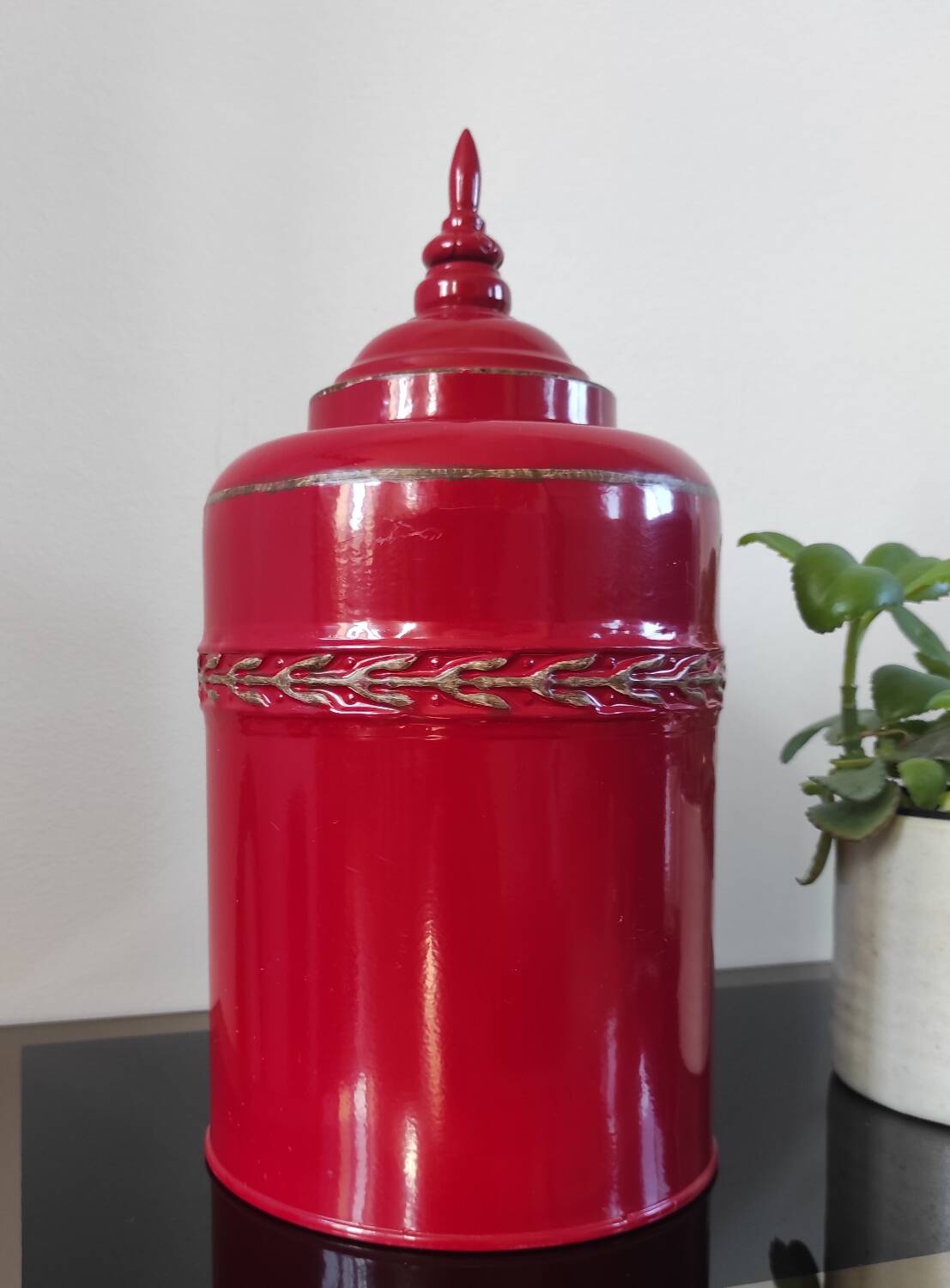 Large decorative red lacquered metal teapot - Vintage Asian style