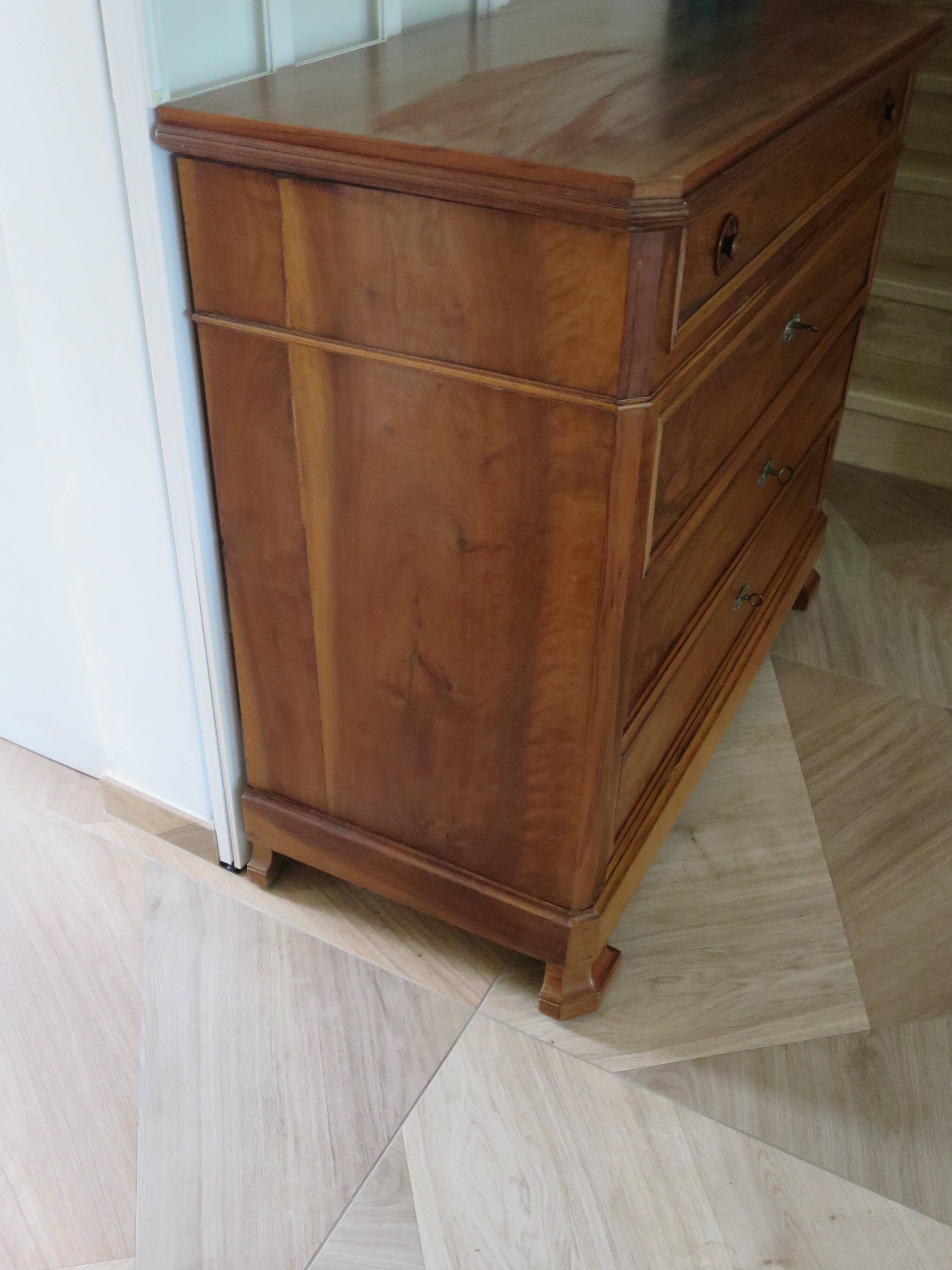 Rare - Pretty old chest of drawers with 4 drawers and 3 locks - In walnut - 1930