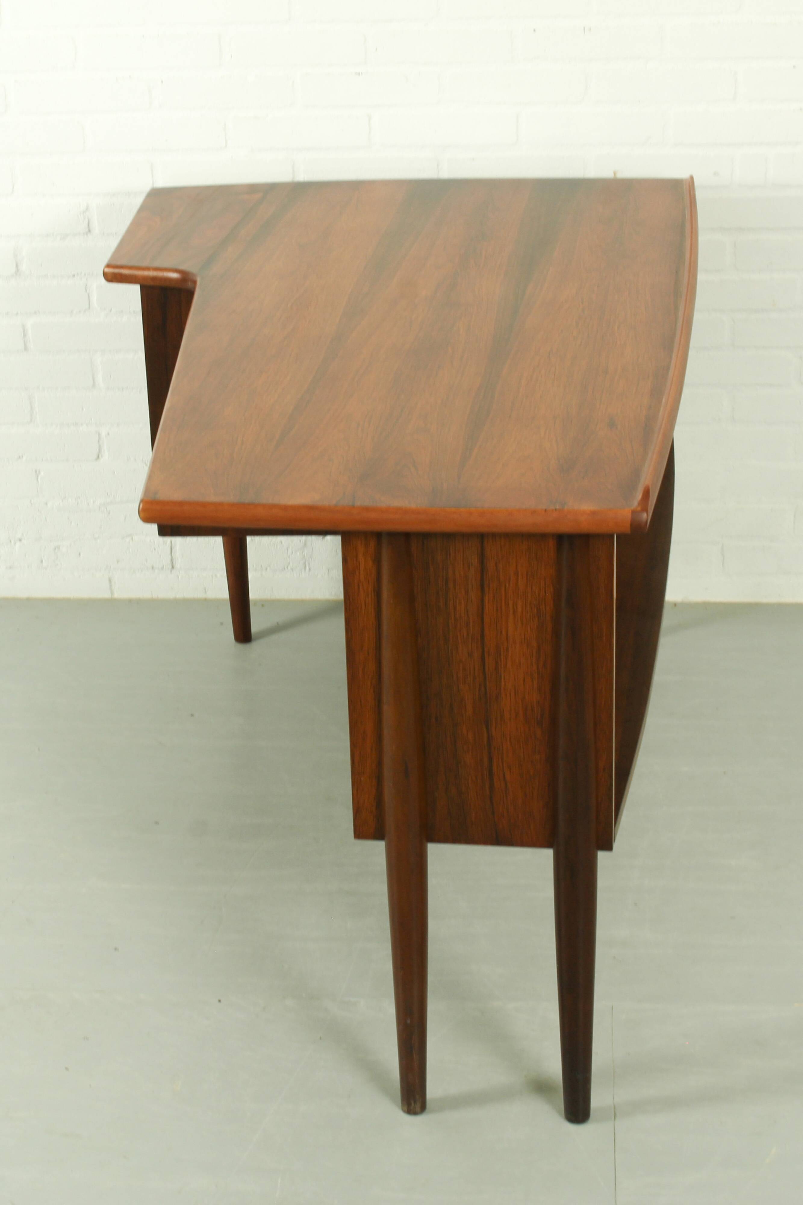 Bureau Boomerang en palissandre du milieu du siècle, années 1960