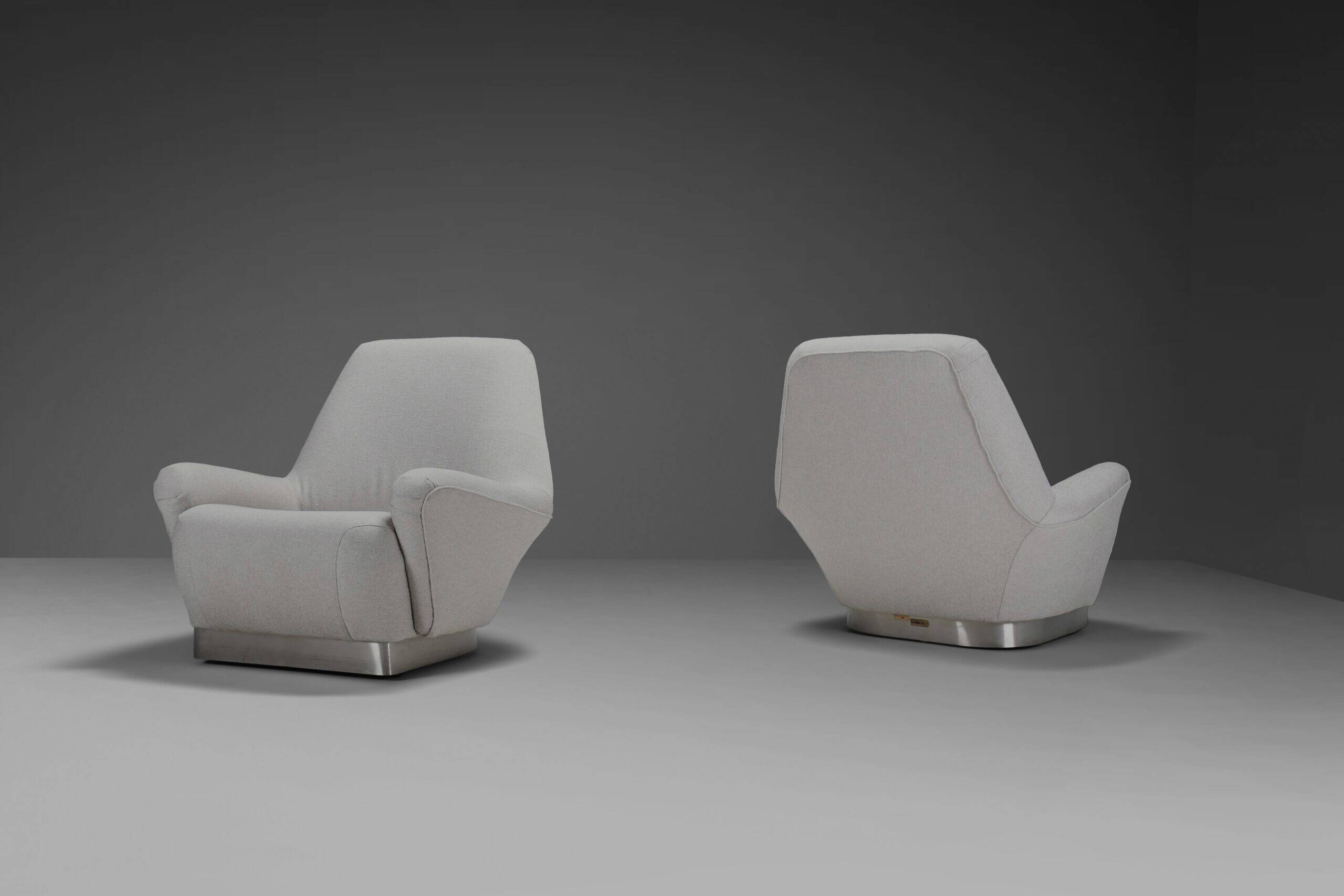 Pair of fabric and stainless steel lounge chairs by Gianni Moscatelli