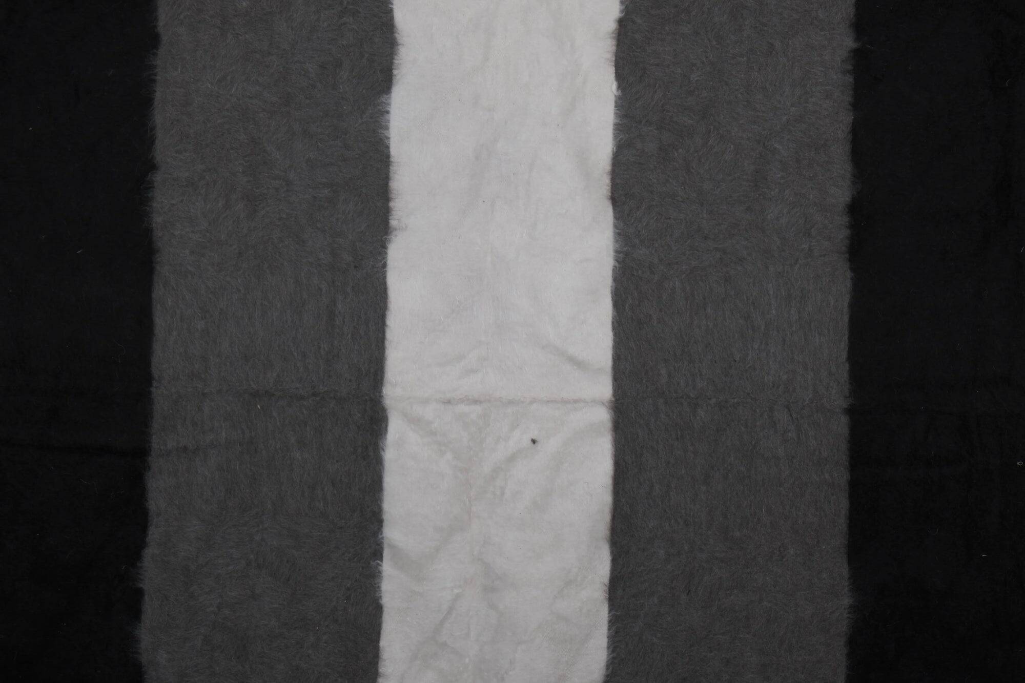 Vintage Turkish kilim, handwoven, 317x393 cm.