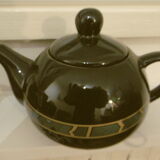 Teapot and his milk pot