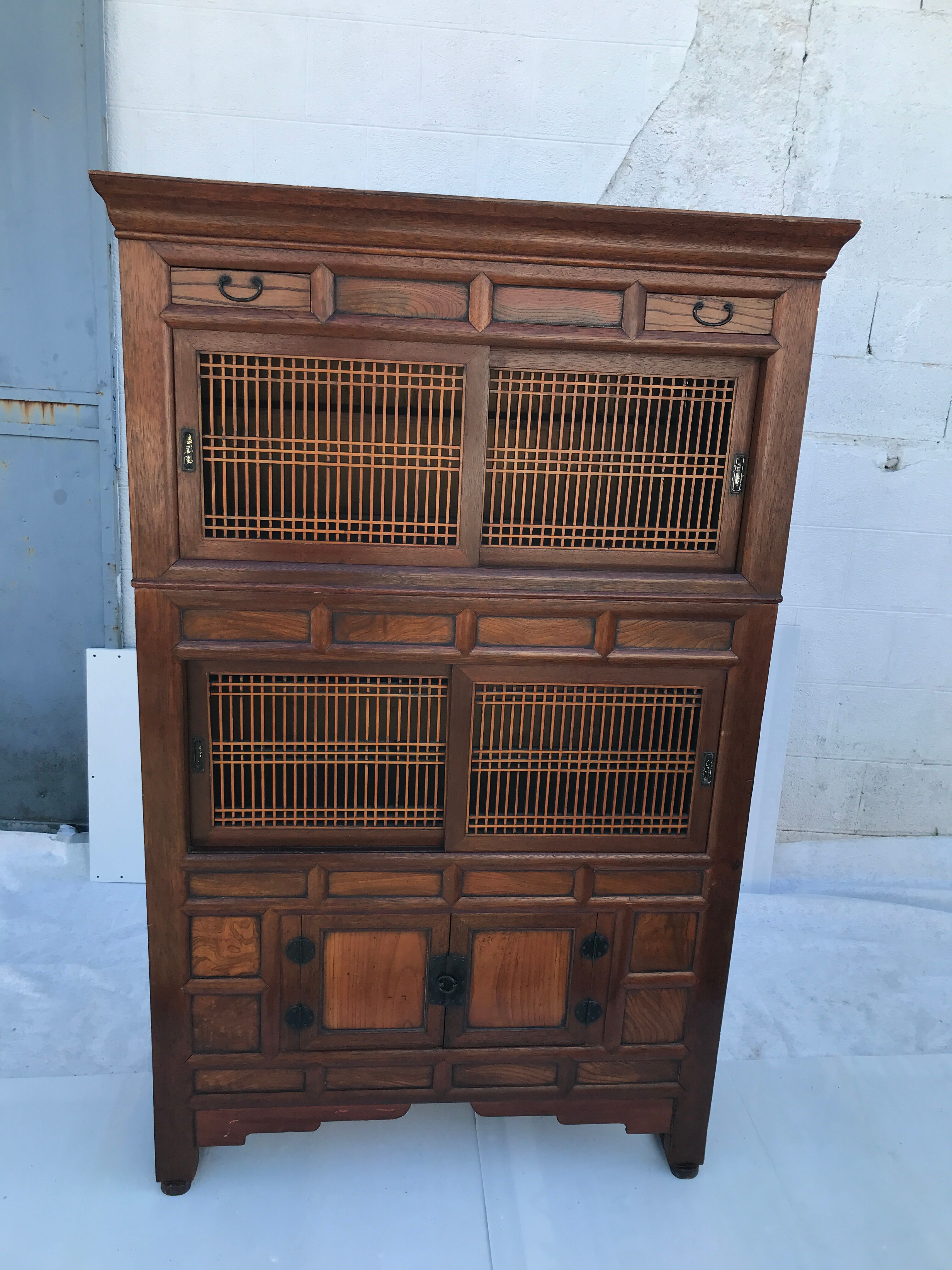 Armoire de cuisine chinoise du XIXe siècle