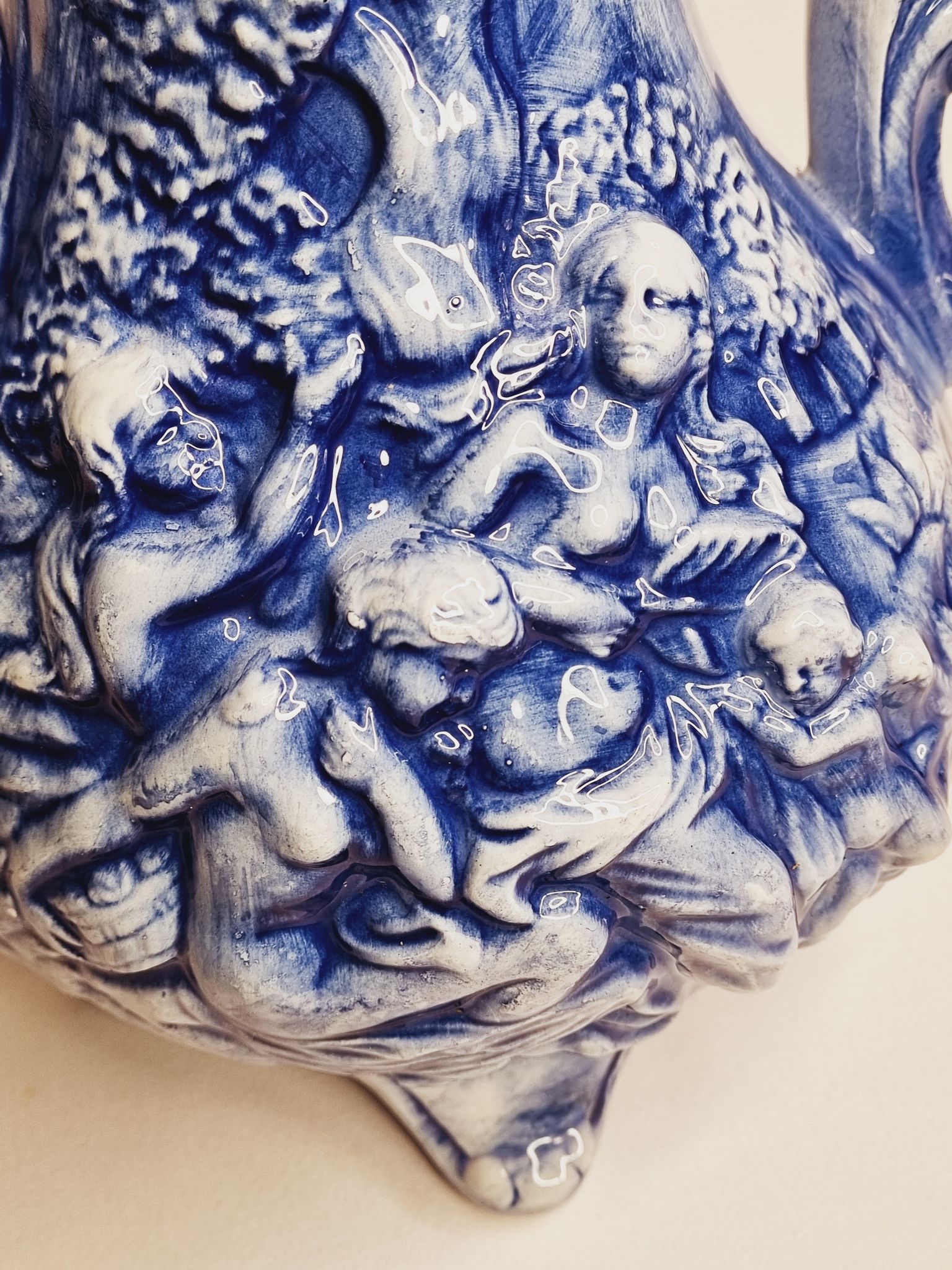 Large vase with antique decorations in relief, 30 cm