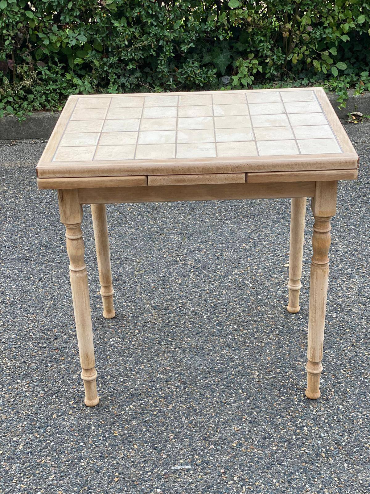 Extendable kitchen table renovated in raw solid wood and ceramic tiles