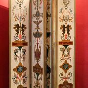 Paravent en bois peint à six panneaux italien du XIXe siècle dans un cadre en bronze doré.