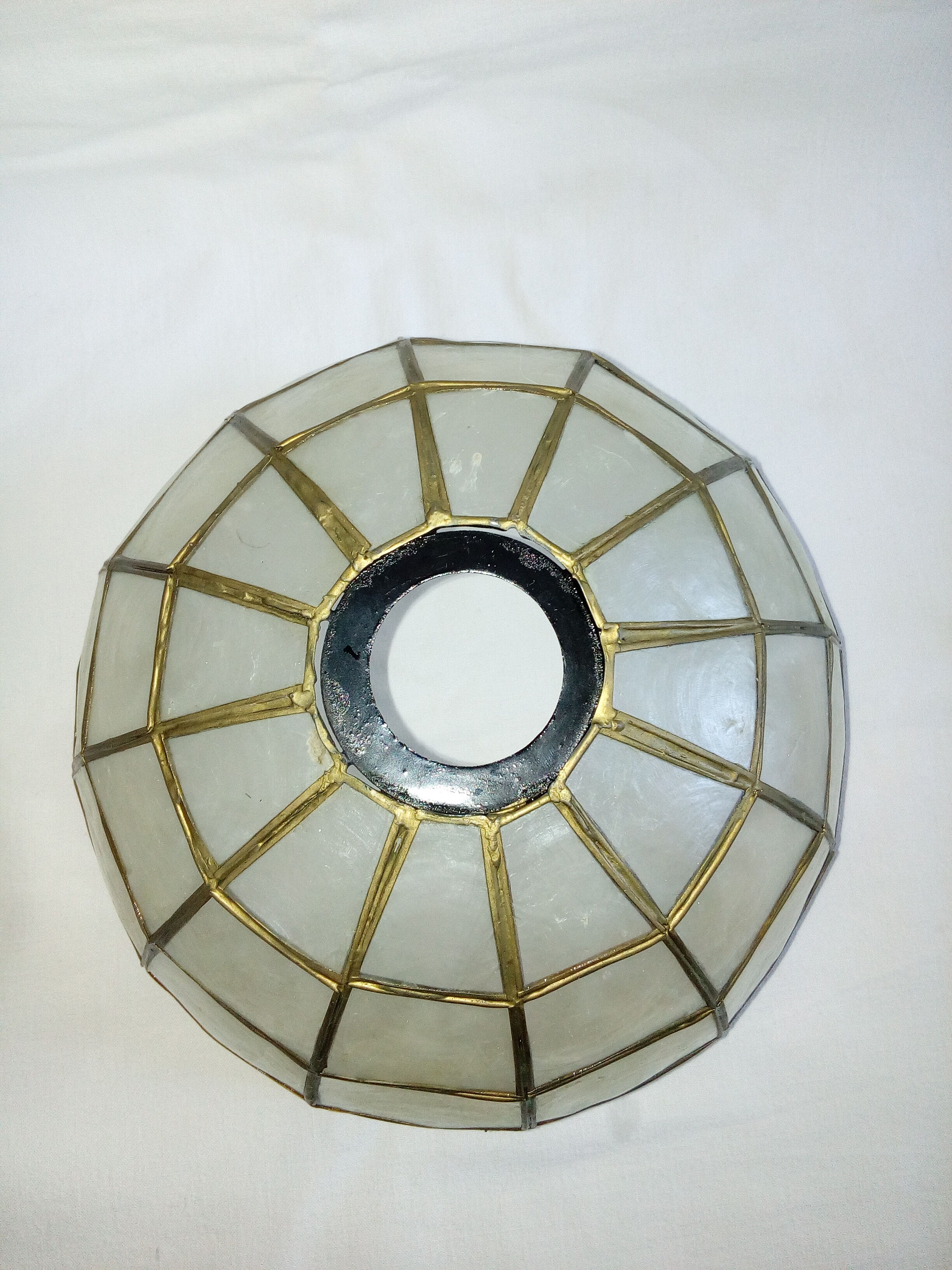 Mother-of-pearl lampshade for hanging
