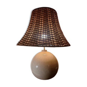 Lampe céramique avec abat-jour rotin.