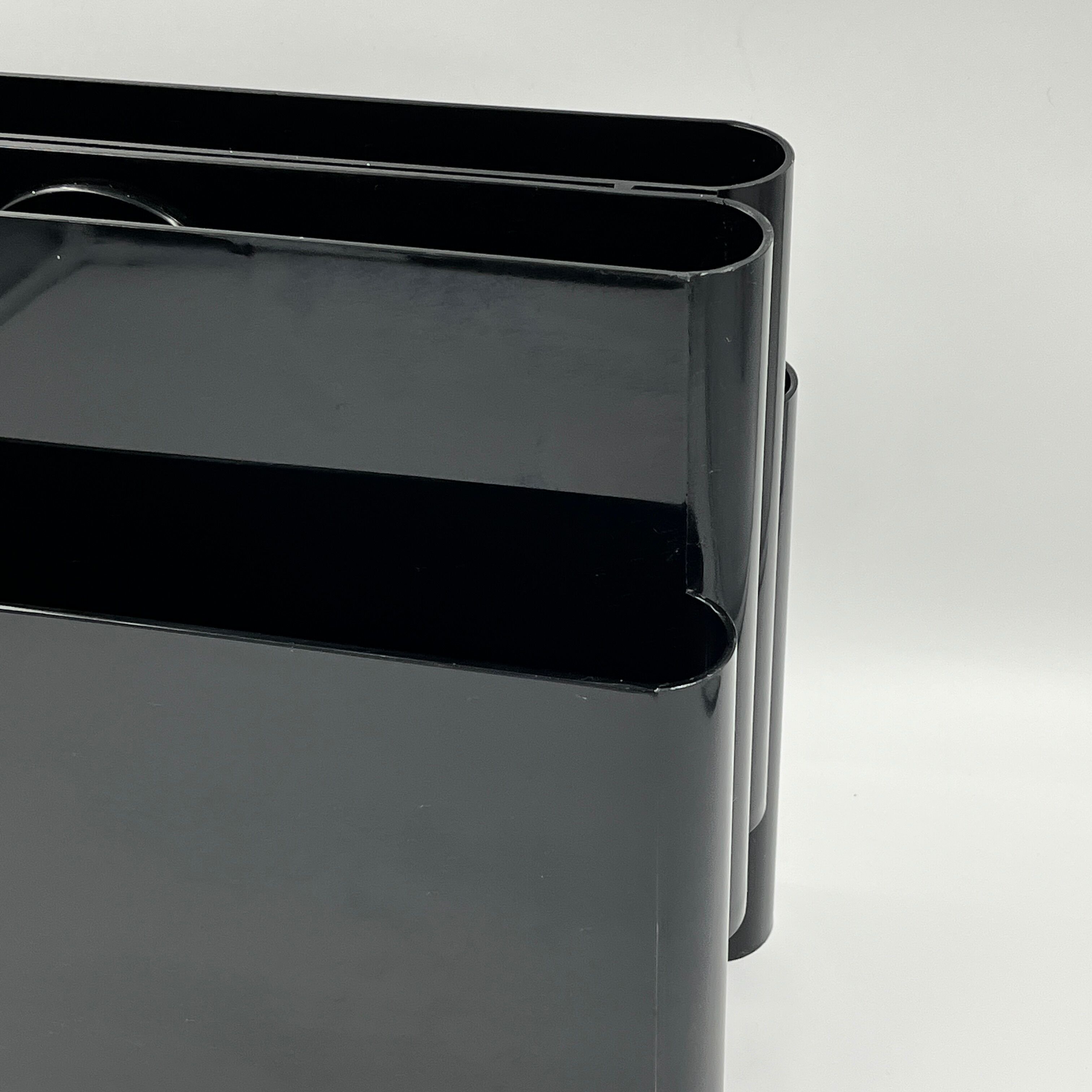 Kartell magazine holder model 4676 by Giotto Stoppino