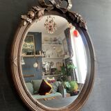 Antique oval mirror in carved wood and Louis XVI style knot
